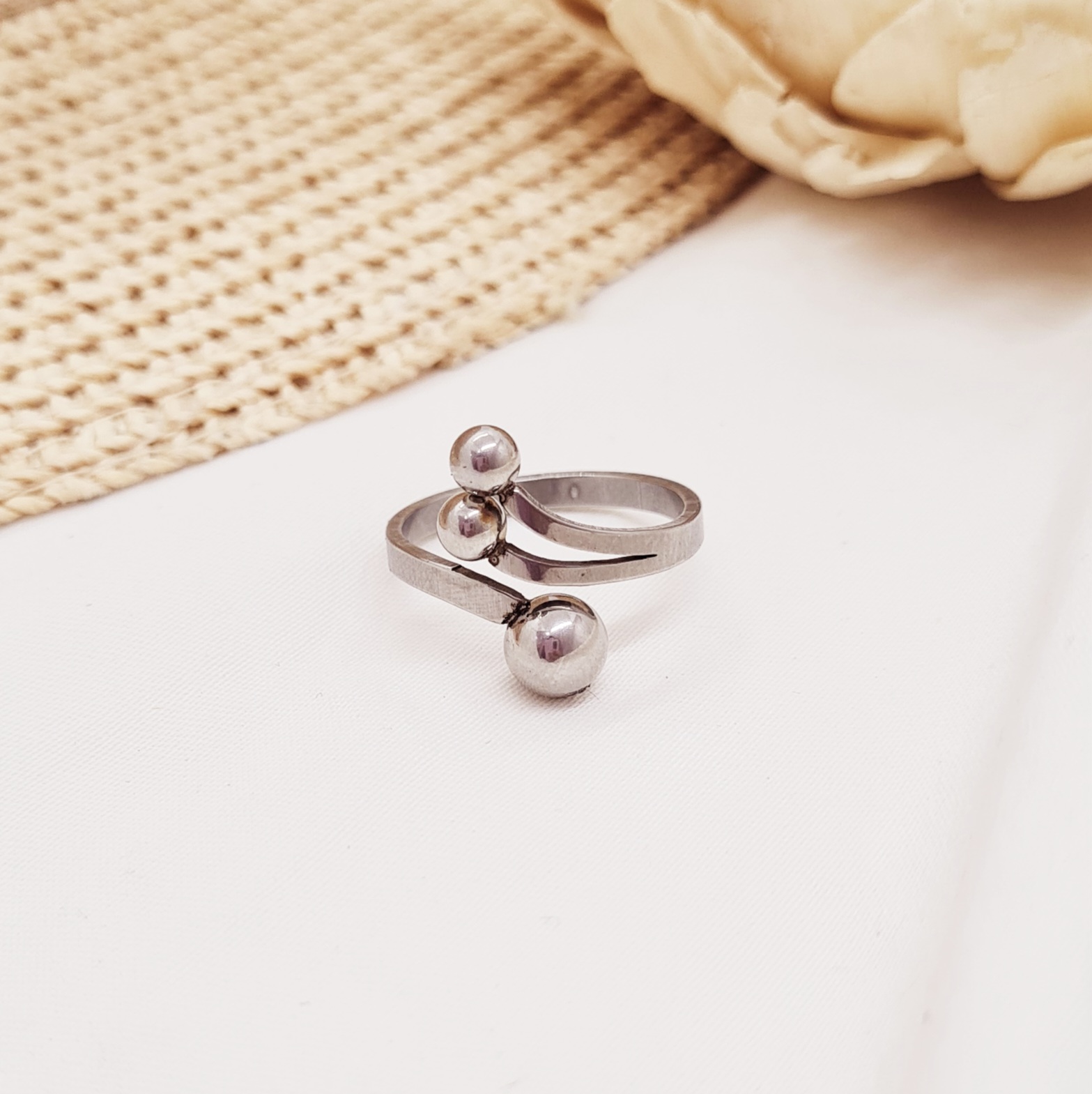 Imagen de producto ANILLO CON 3 BOLITAS CHICAS