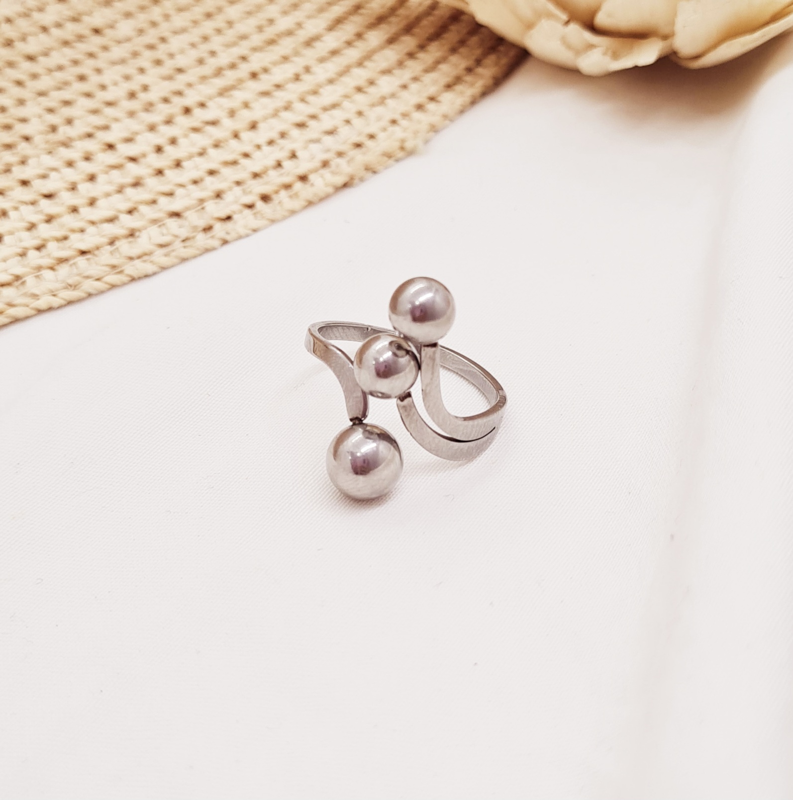 Imagen de producto ANILLO CON 3 BOLITAS GRANDES