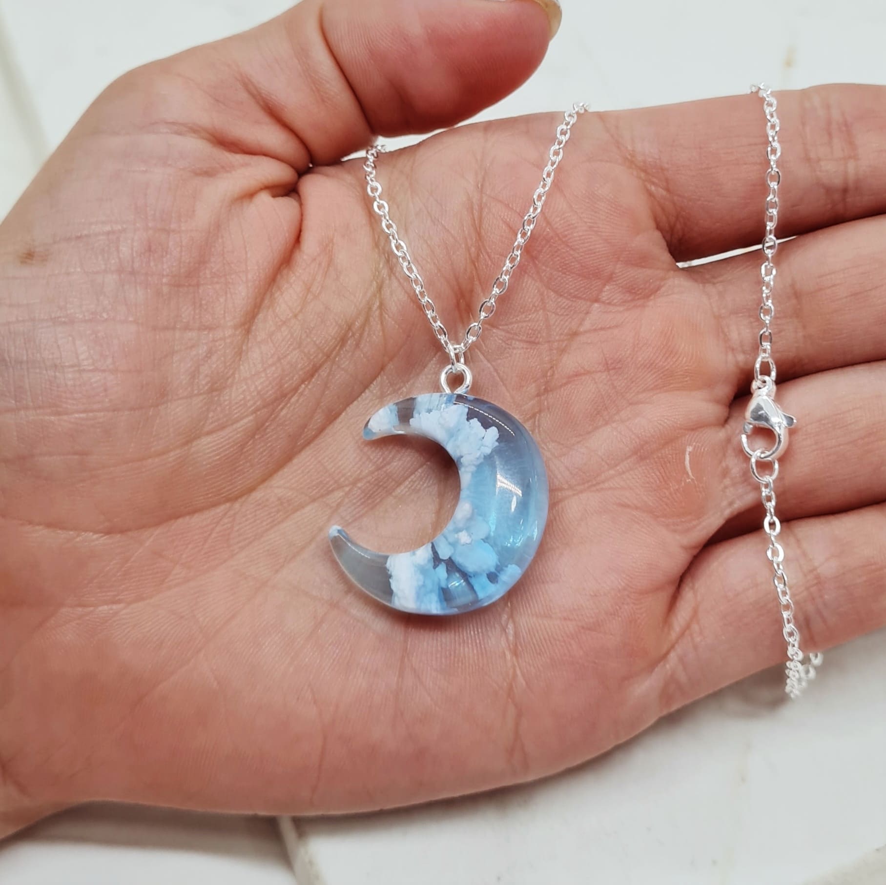 Imagen de producto COLLAR ACERO BLANCO CIELO FORMA LUNA - CELESTE