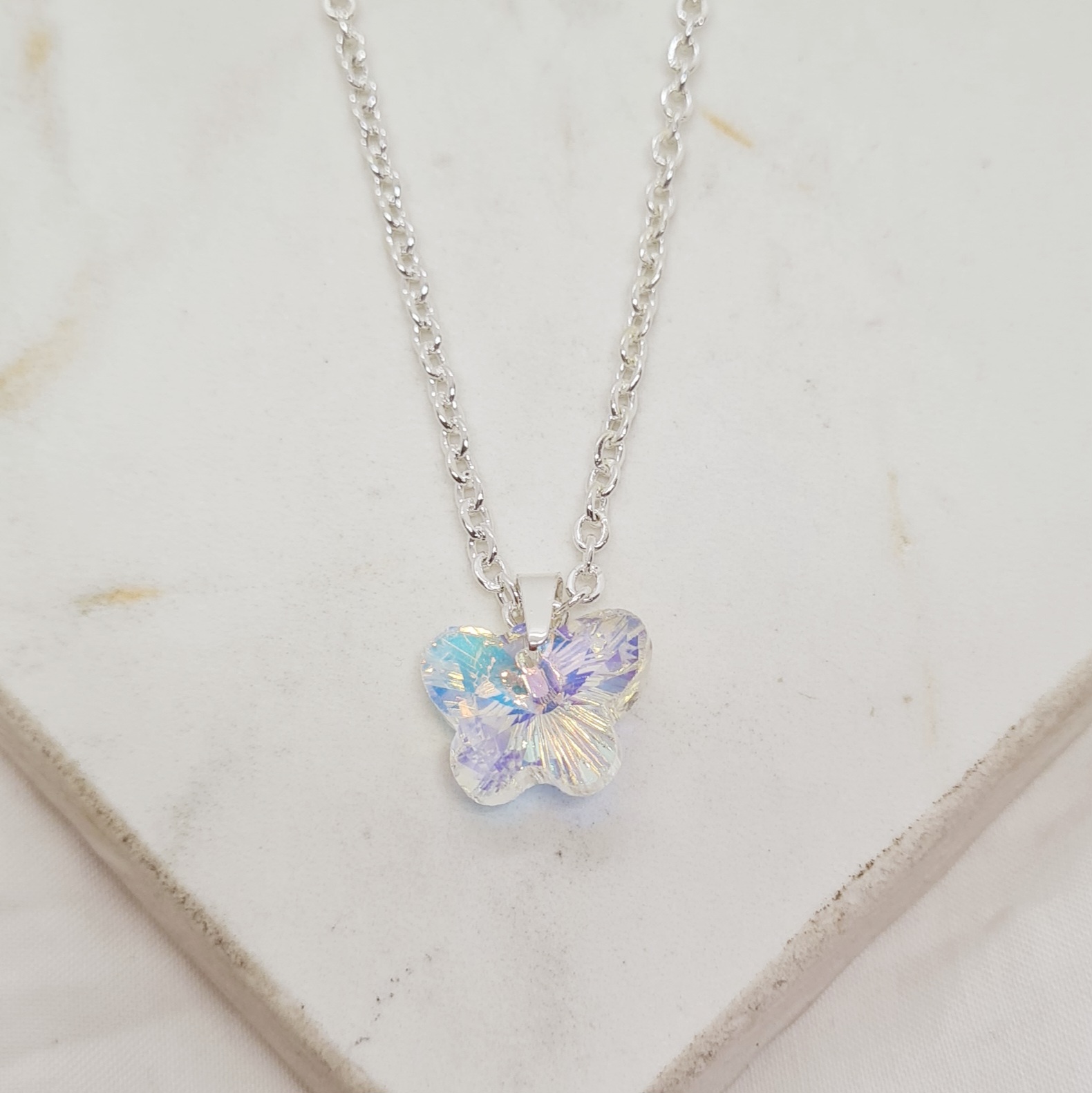 Imagen de producto COLLAR ACERO BLANCO CON DIJE CRISTAL - MARIPOSA TORNASOL