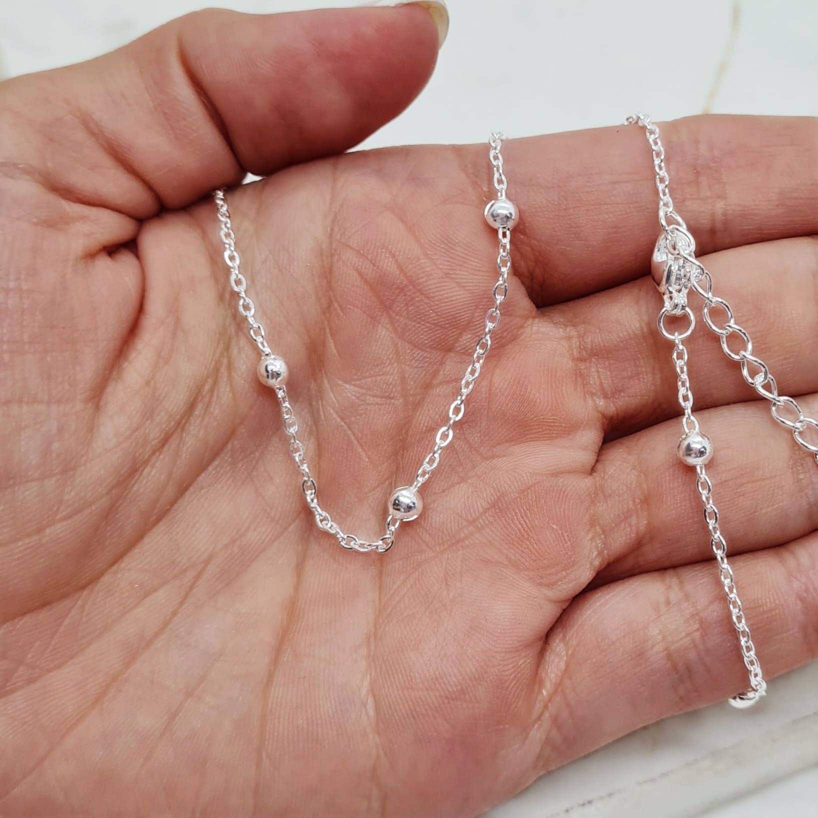 Imagen de producto CHOCKER ACERO BLANCO CON BOLITAS