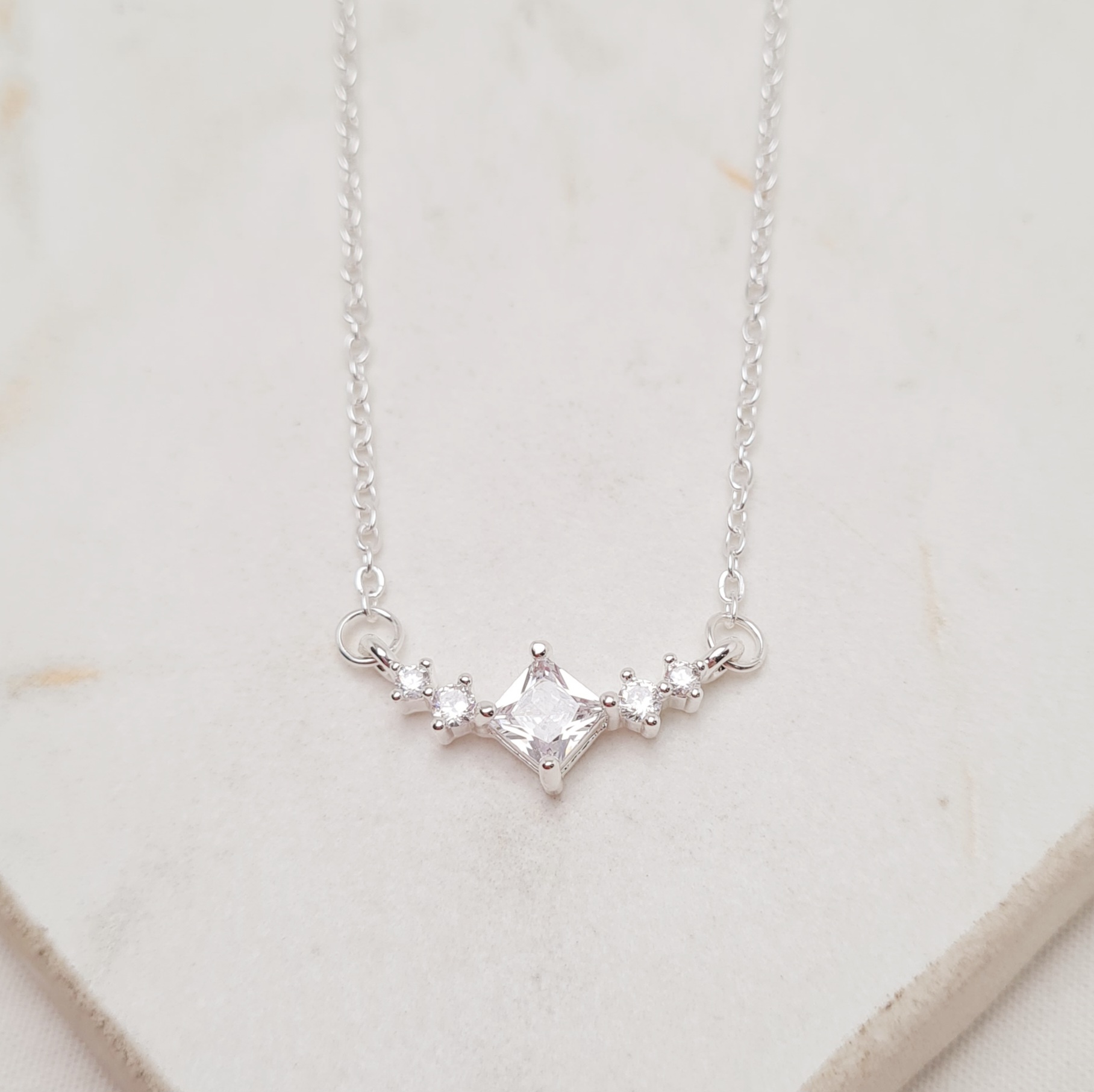Imagen de producto COLLAR ACERO BLANCO - MICROCRISTALES CON CUBIC ROMBO