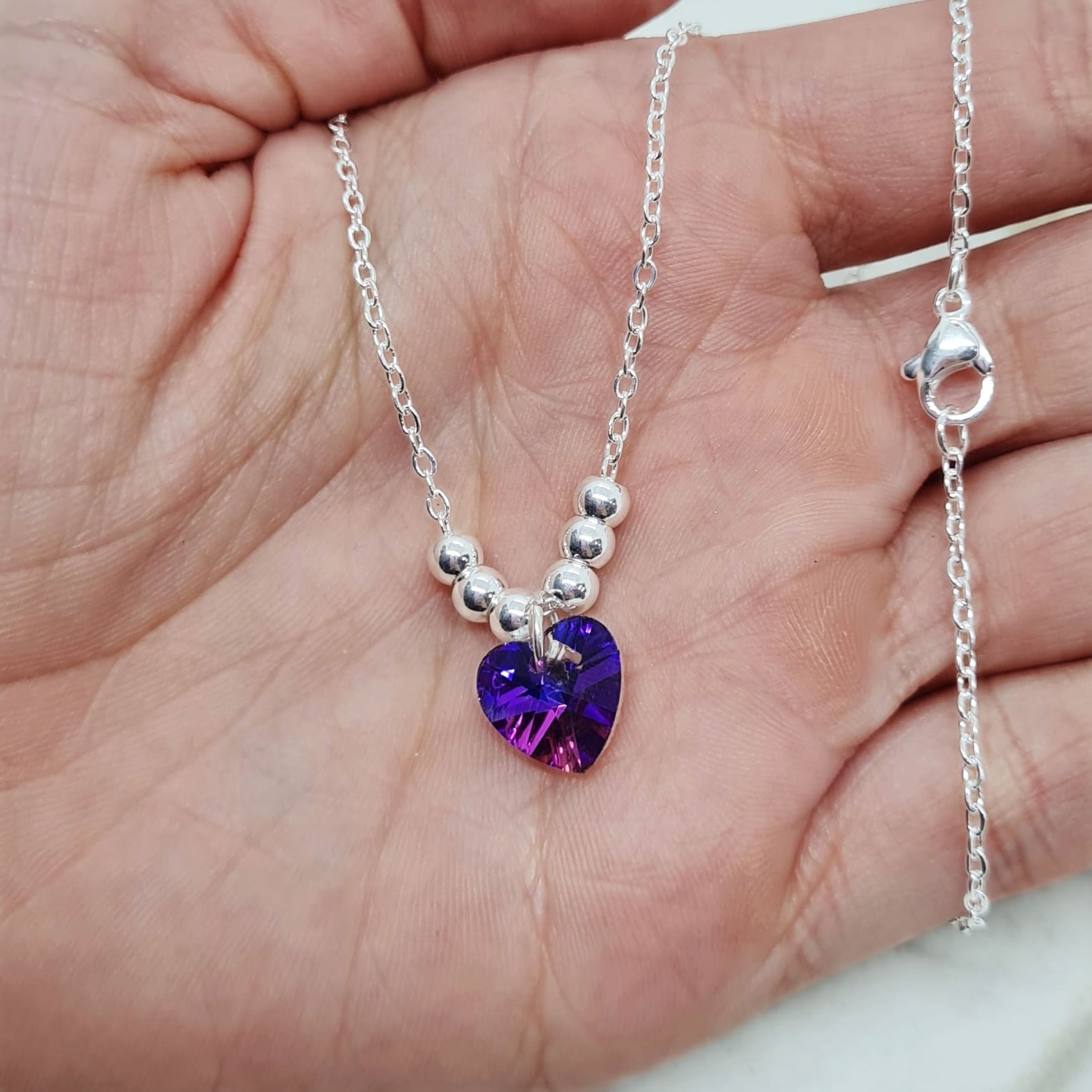 Imagen de producto COLLAR ACERO BLANCO CON BOLITAS - CORAZON VIOLETA