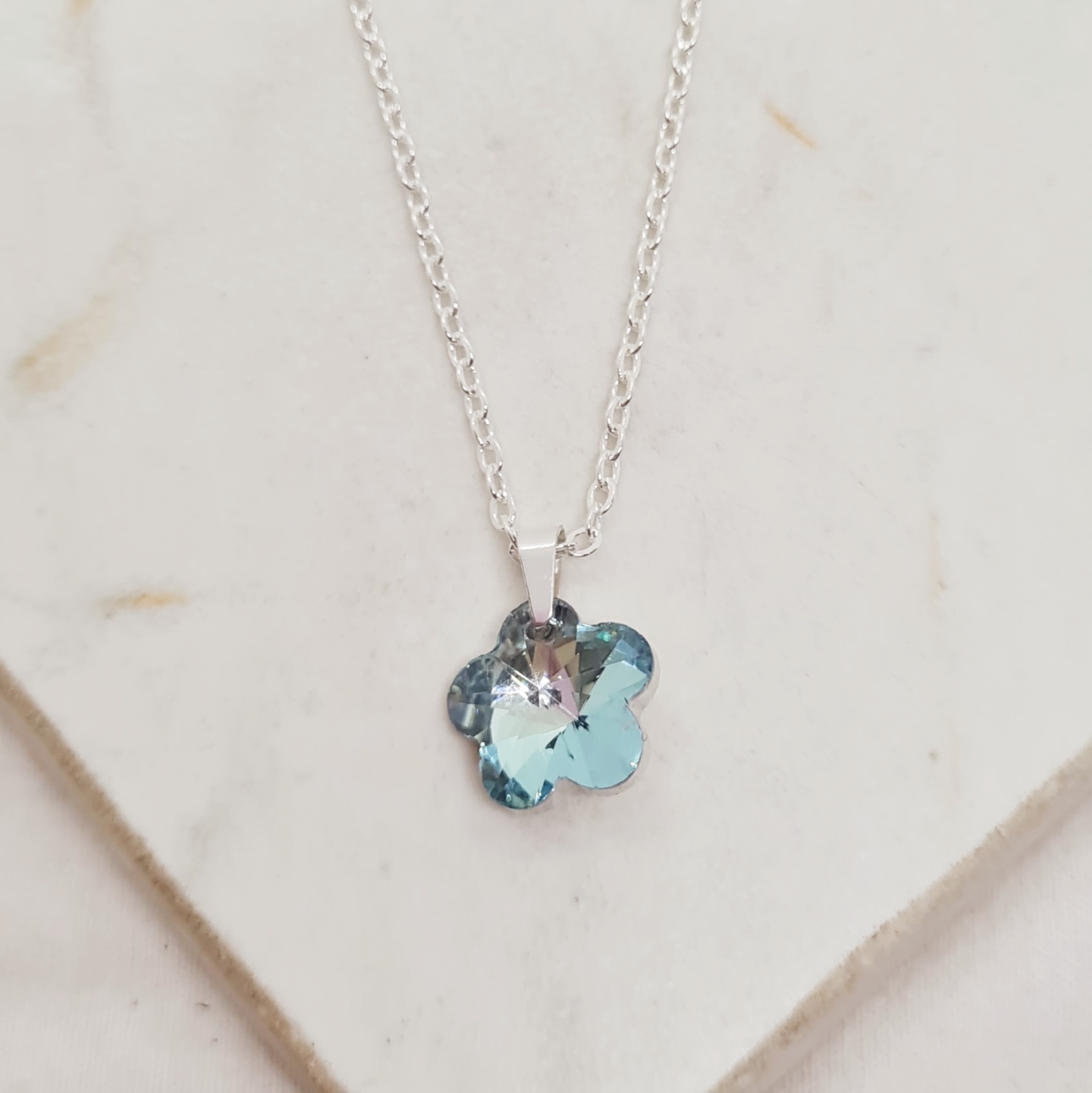 Imagen de producto COLLAR ACERO BLANCO CRISTAL CHICO - FLOR CELESTE