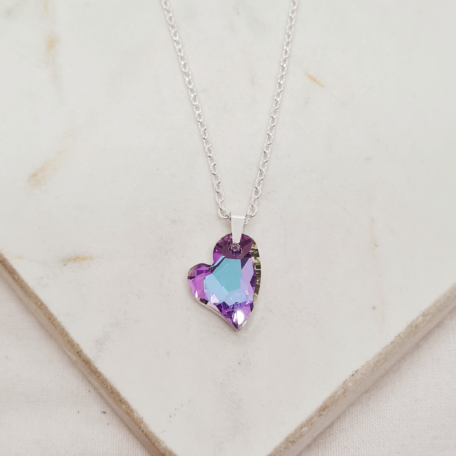 Imagen de producto COLLAR ACERO BLANCO CRISTAL CHICO - CORAZON CURVO TORNASOL VIOLETA