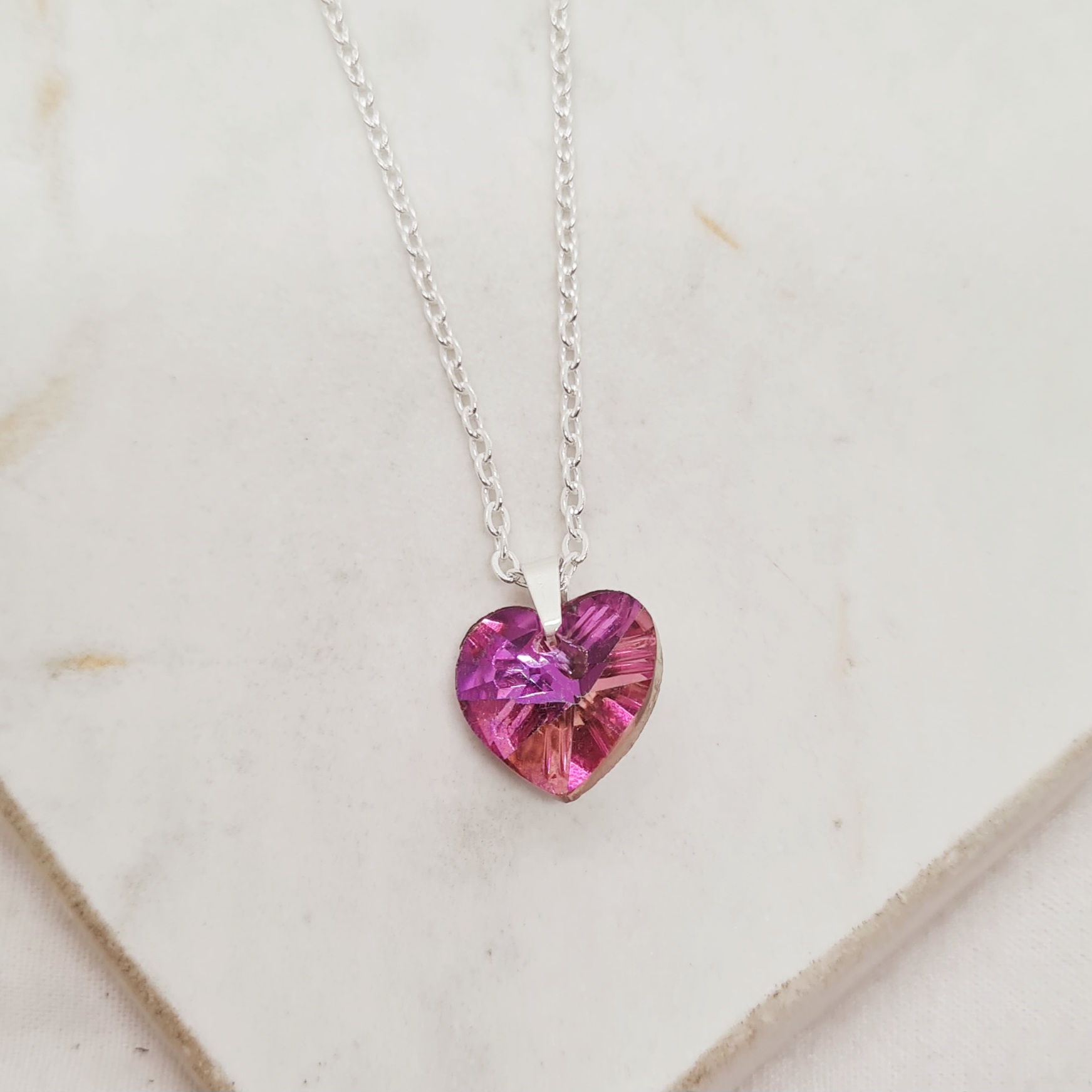 Imagen de producto COLLAR ACERO BLANCO CRISTAL CHICO - CORAZON FUCSIA