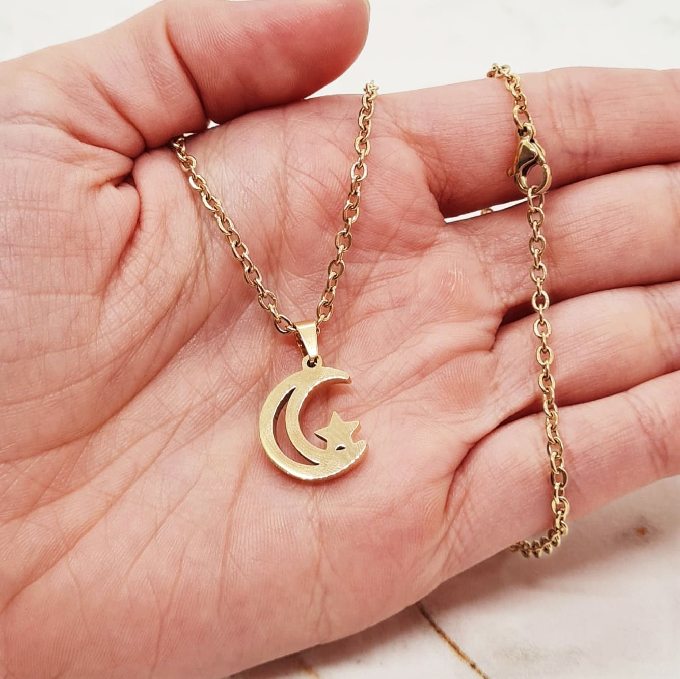 Imagen de producto COLLAR ACERO DORADO MACIZO - LUNA CON ESTRELLA