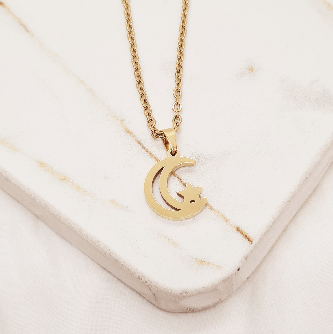 Imagen de producto COLLAR ACERO DORADO MACIZO - LUNA CON ESTRELLA
