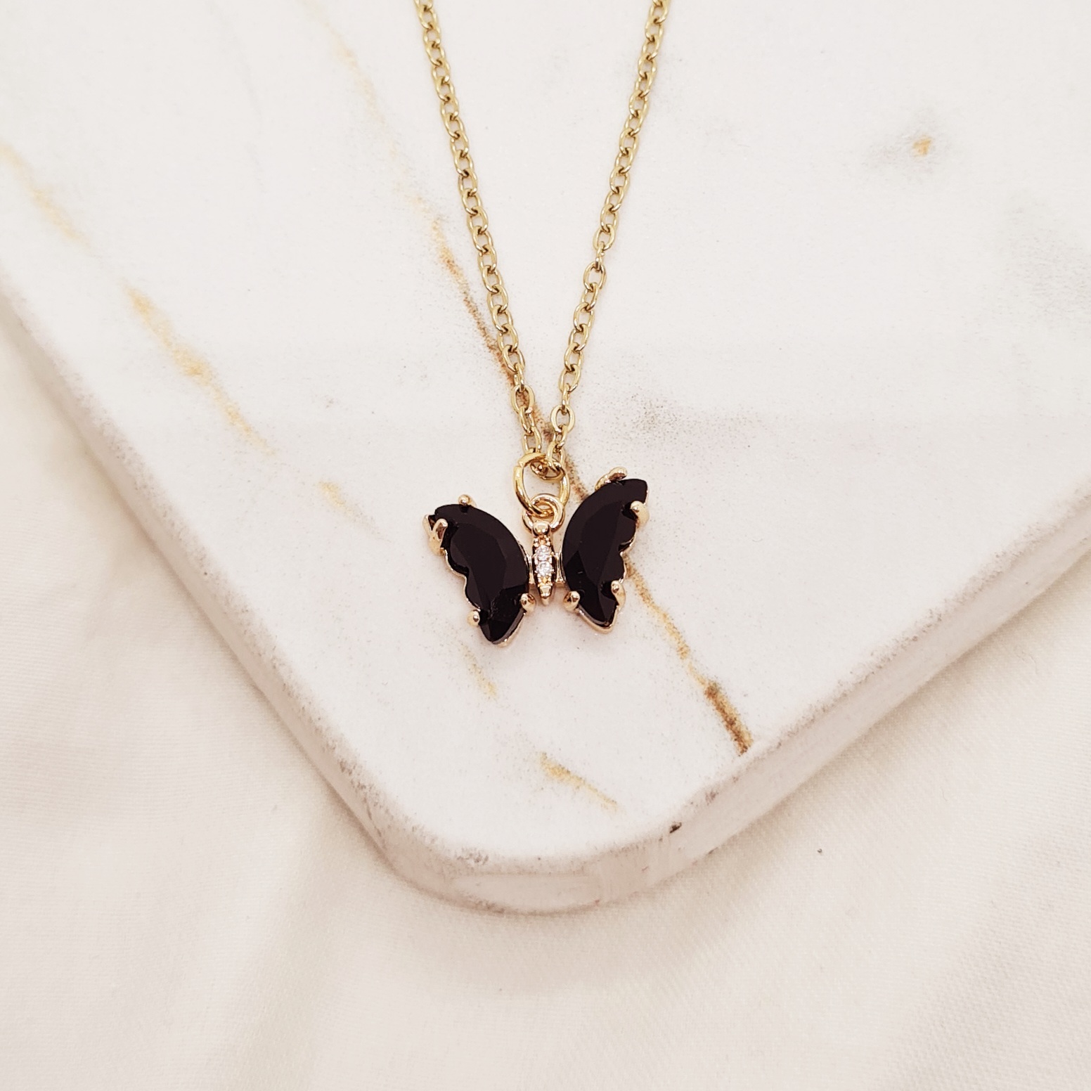 Imagen de producto COLLAR ACERO DORADO MARIPOSA DE CRISTAL - NEGRA