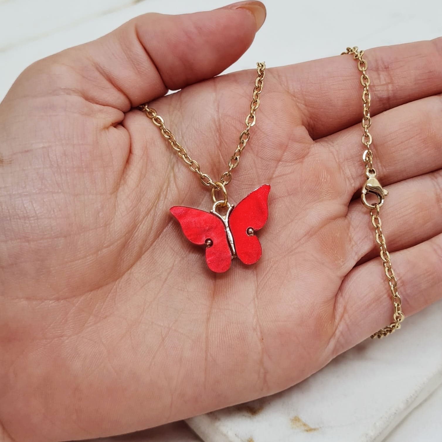 Imagen de producto COLLAR ACERO DORADO MARIPOSA GRANDE - ROJA