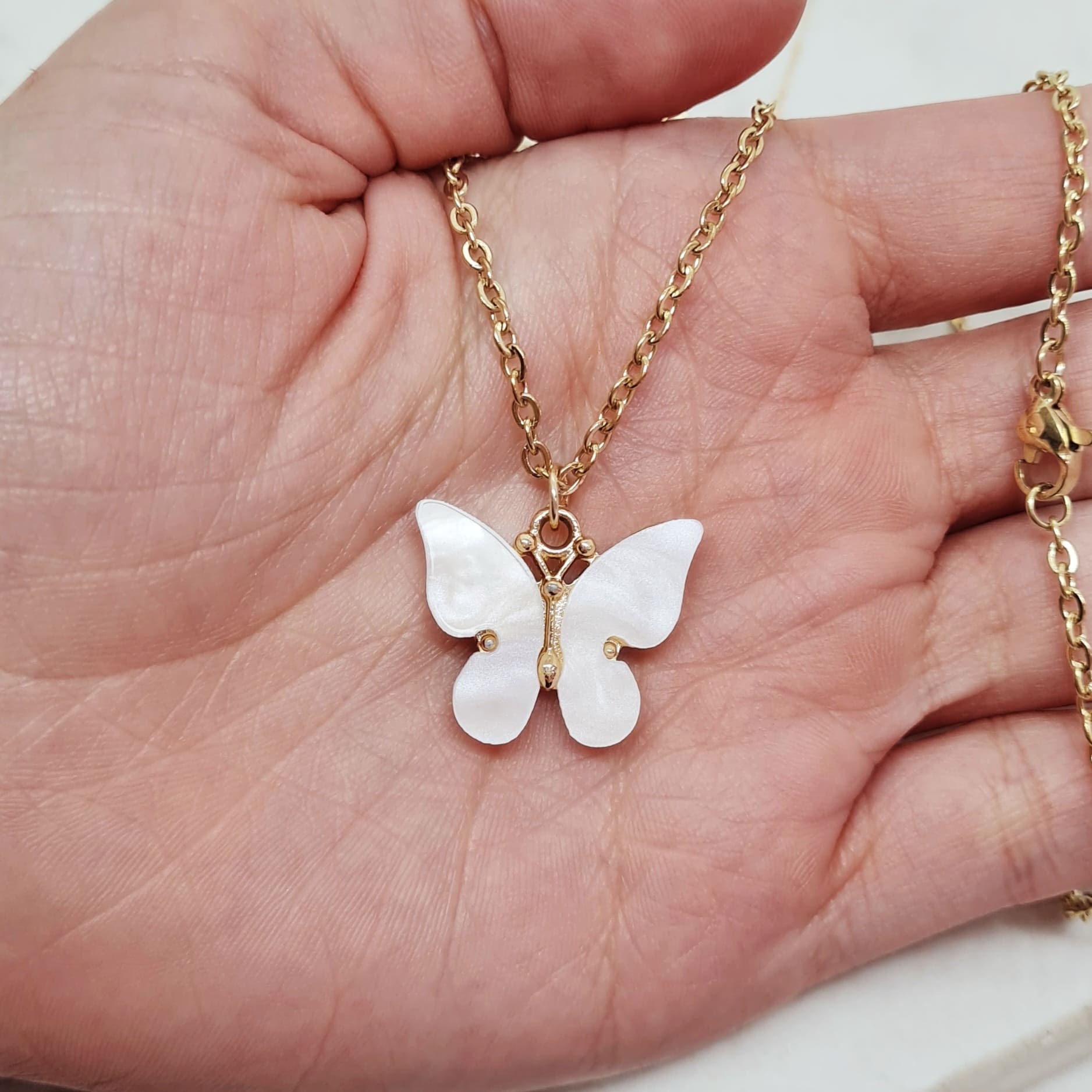 Imagen de producto COLLAR ACERO DORADO MARIPOSA GRANDE 2 - BLANCA