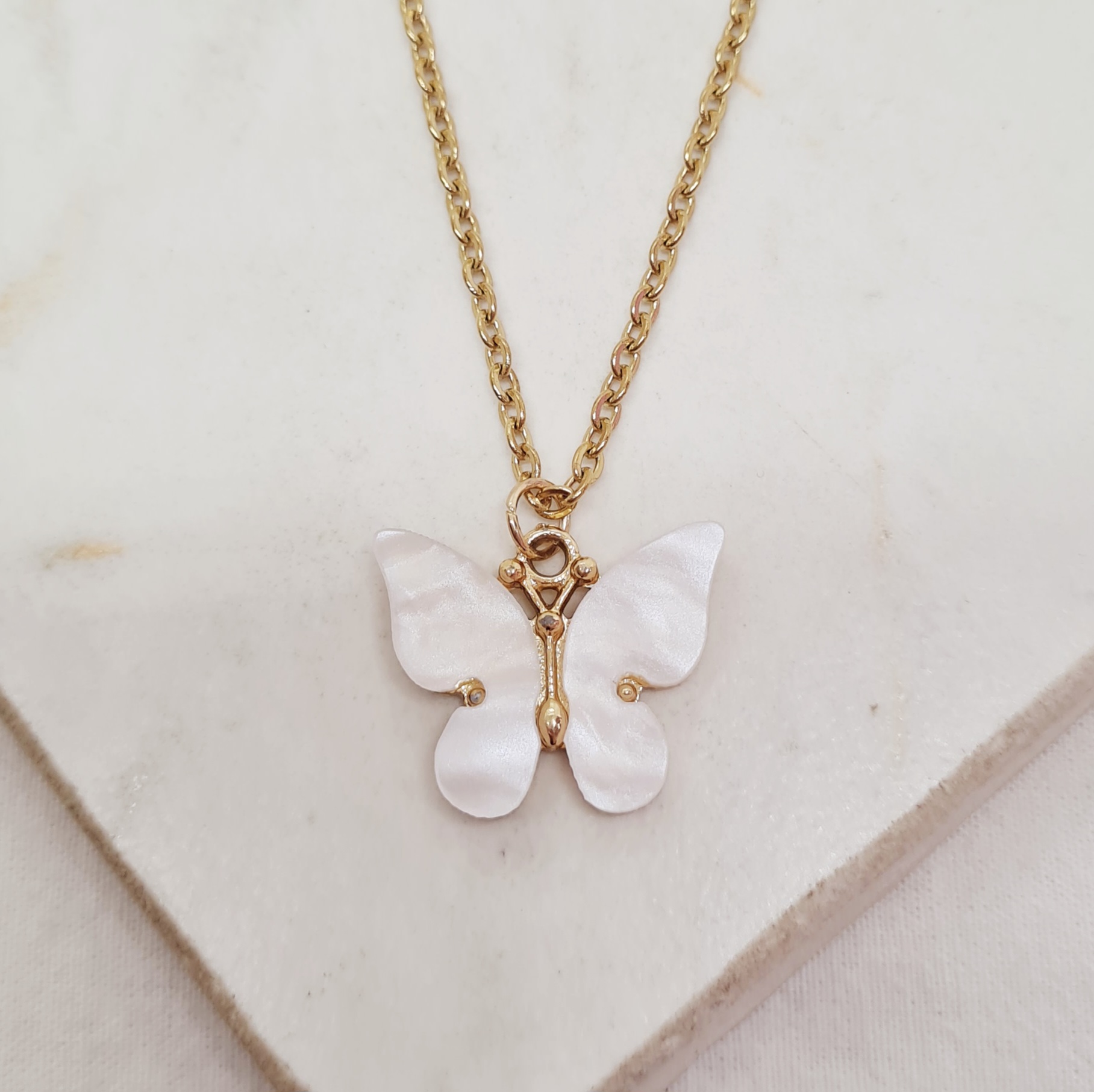 Imagen de producto COLLAR ACERO DORADO MARIPOSA GRANDE 2 - BLANCA