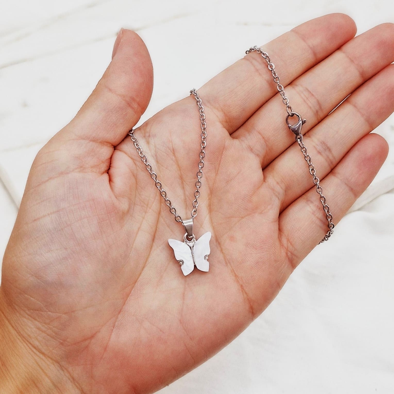 Imagen de producto COLLAR MARIPOSA - BLANCA