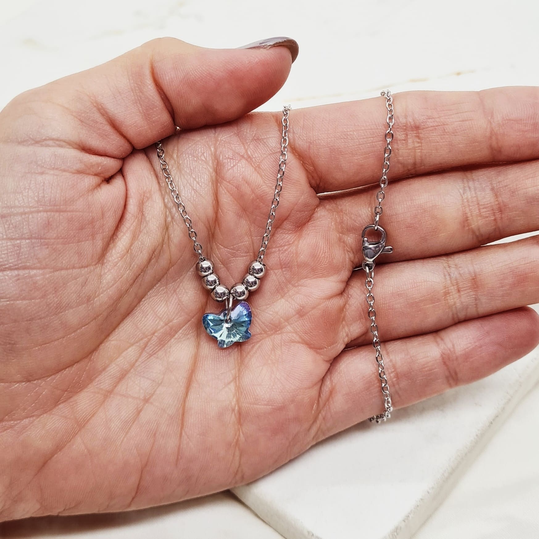 Imagen de producto COLLAR CON BOLITAS - MARIPOSA CELESTE