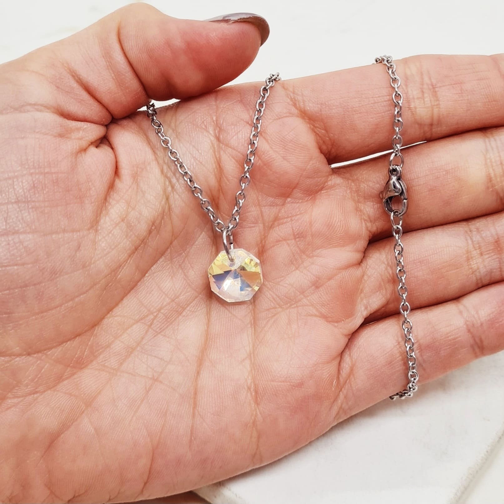 Imagen de producto COLLAR CRISTAL TORNASOLADO CLARO - HEXAGONO