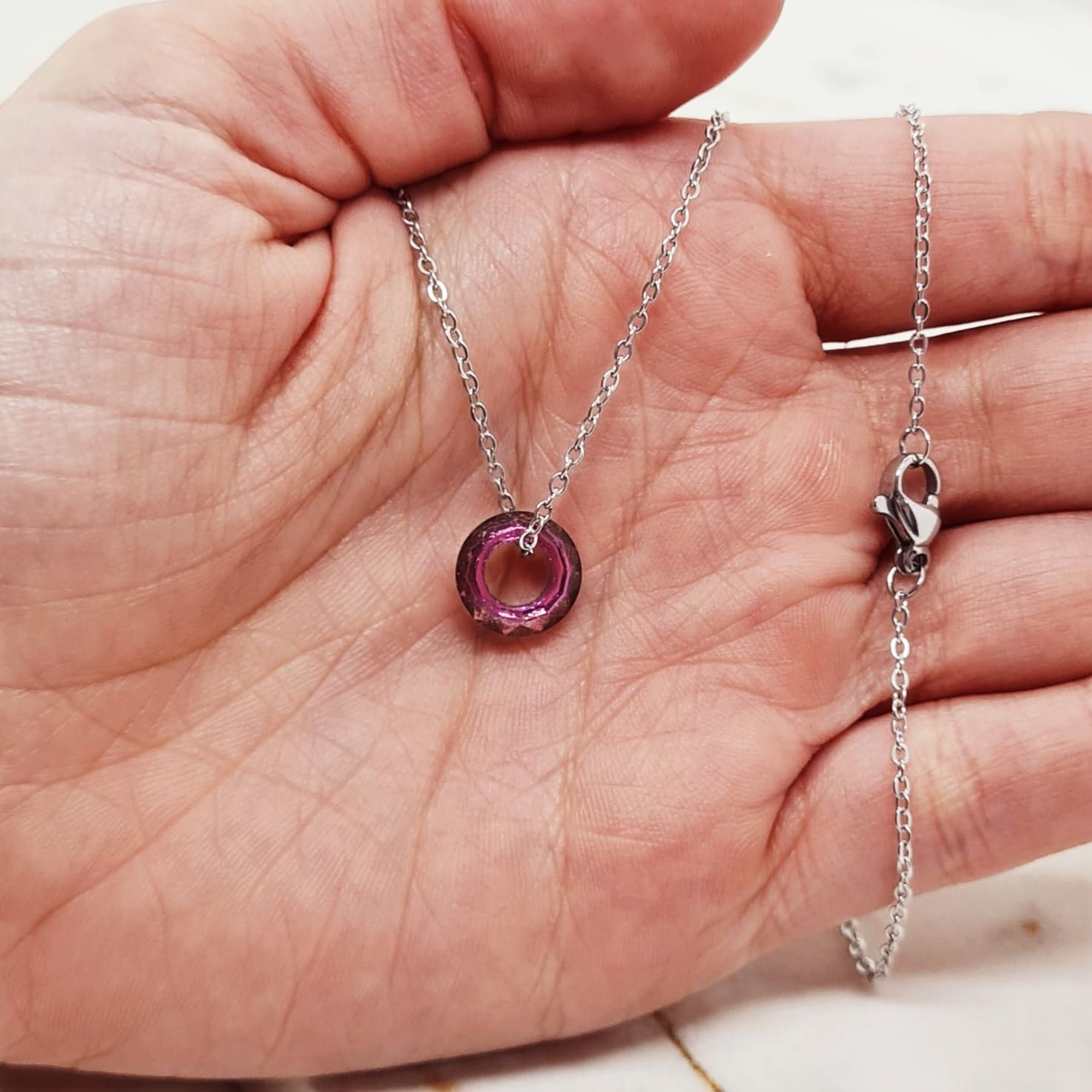 Imagen de producto COLLAR CON DONA PASANTE - FUCSIA