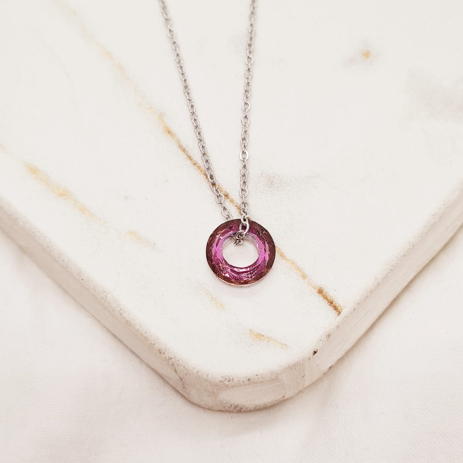 Imagen de producto COLLAR CON DONA PASANTE - FUCSIA