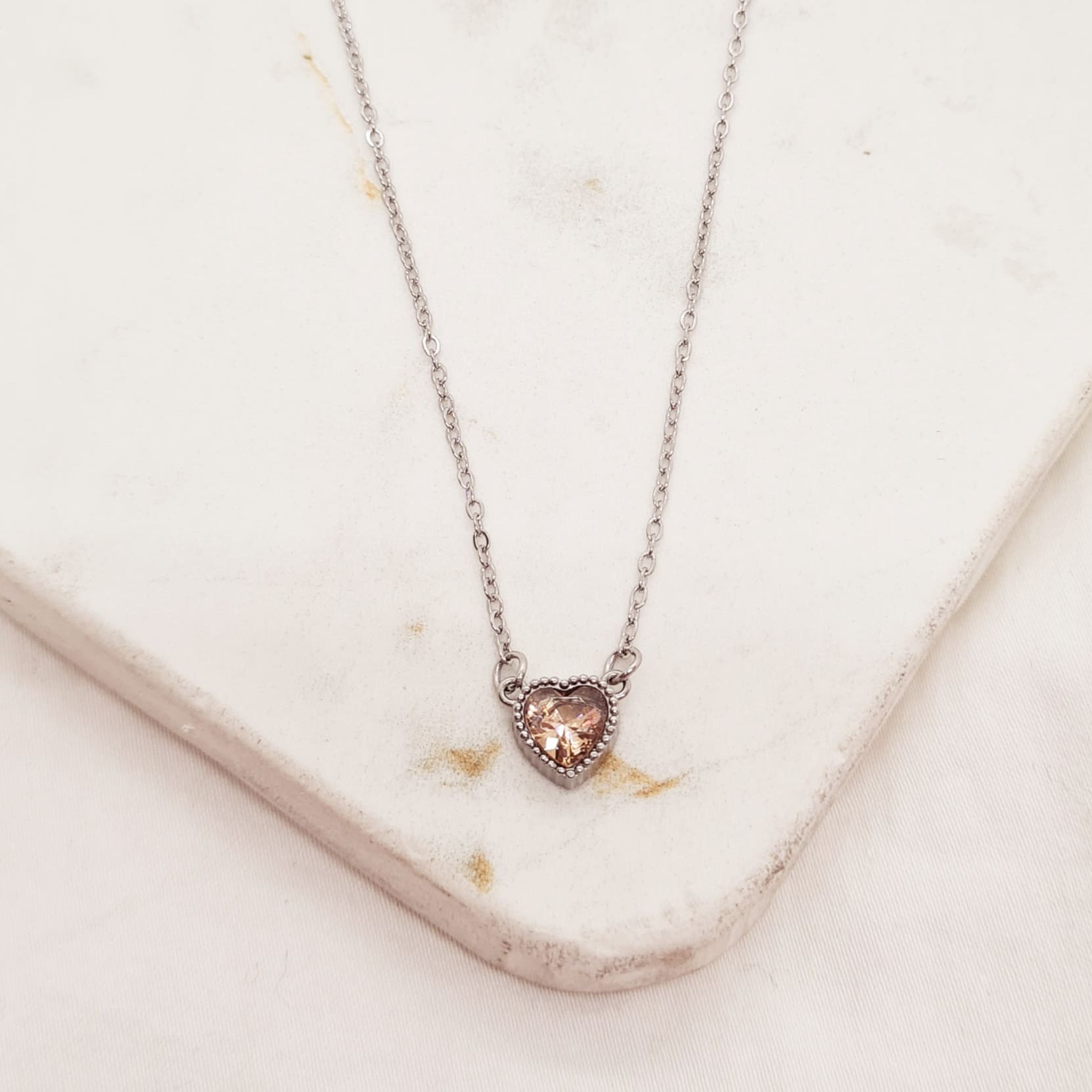 Imagen de producto COLLAR ENGARZADO - CORAZON AMBAR
