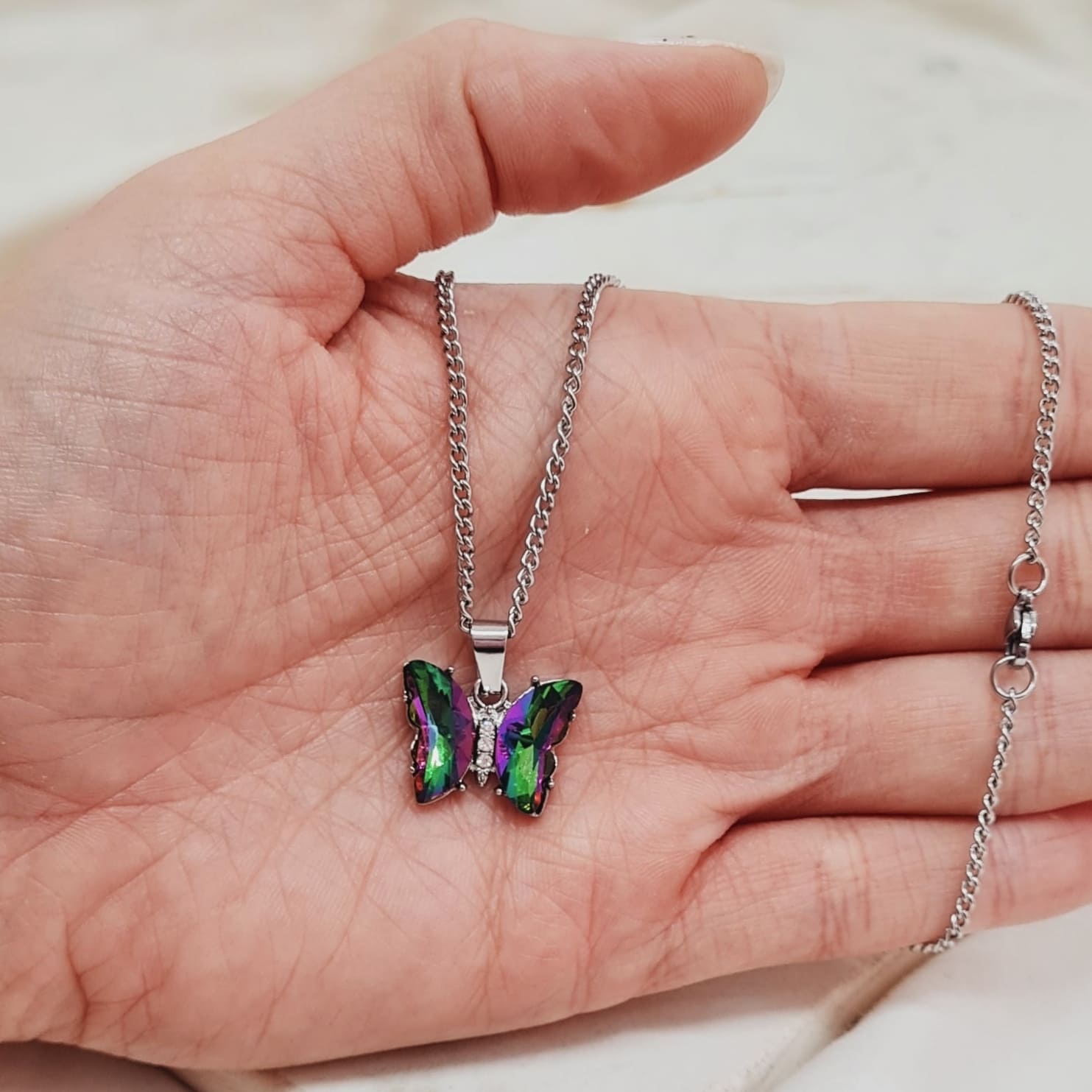 Imagen de producto COLLAR MARIPOSA DE CRISTAL ENGARZADA - TORNASOL OSCURO