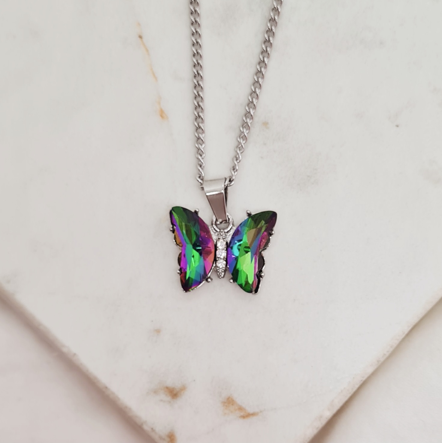 Imagen de producto COLLAR MARIPOSA DE CRISTAL ENGARZADA - TORNASOL OSCURO