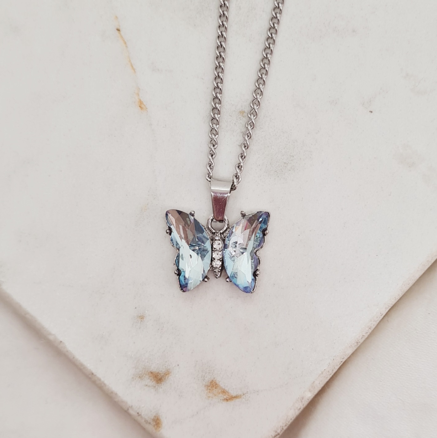 Imagen de producto COLLAR MARIPOSA DE CRISTAL ENGARZADA - CELESTE