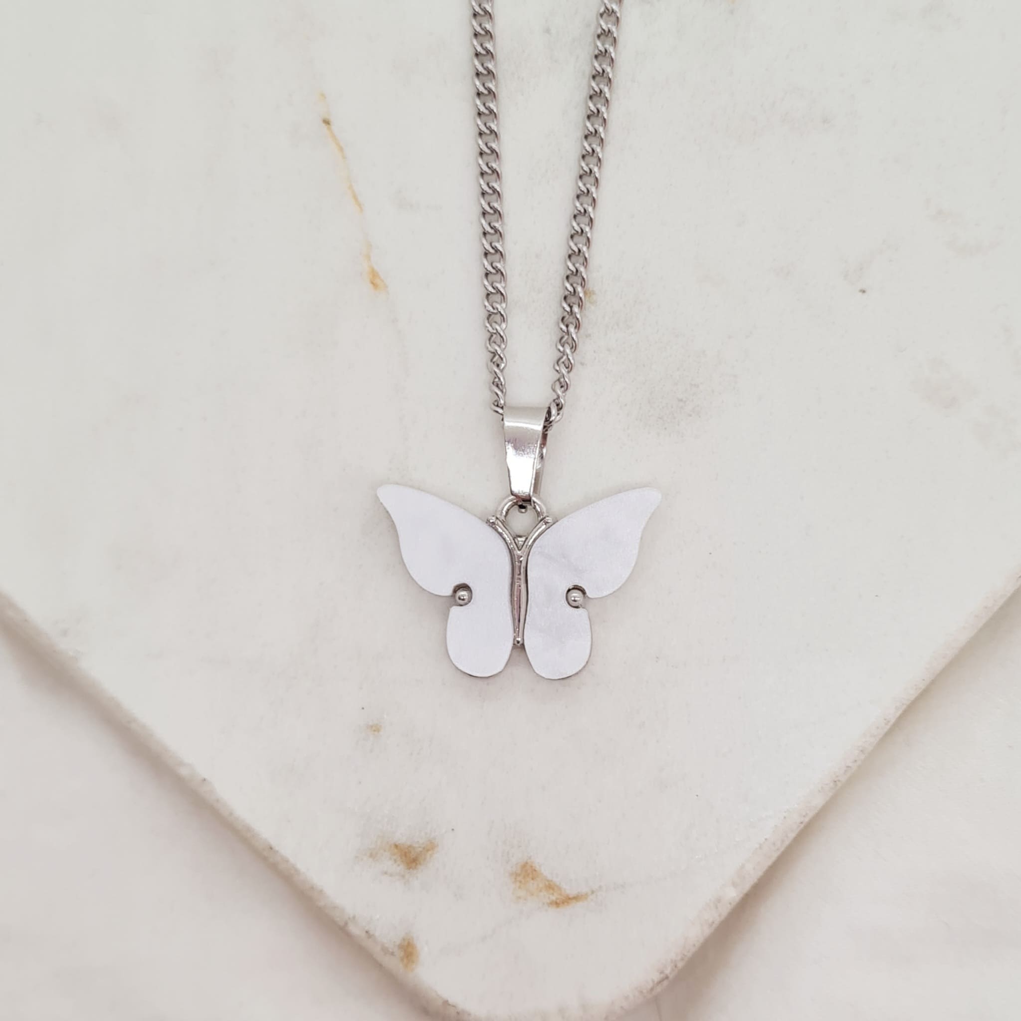 Imagen de producto COLLAR MARIPOSA GRANDE - BLANCA