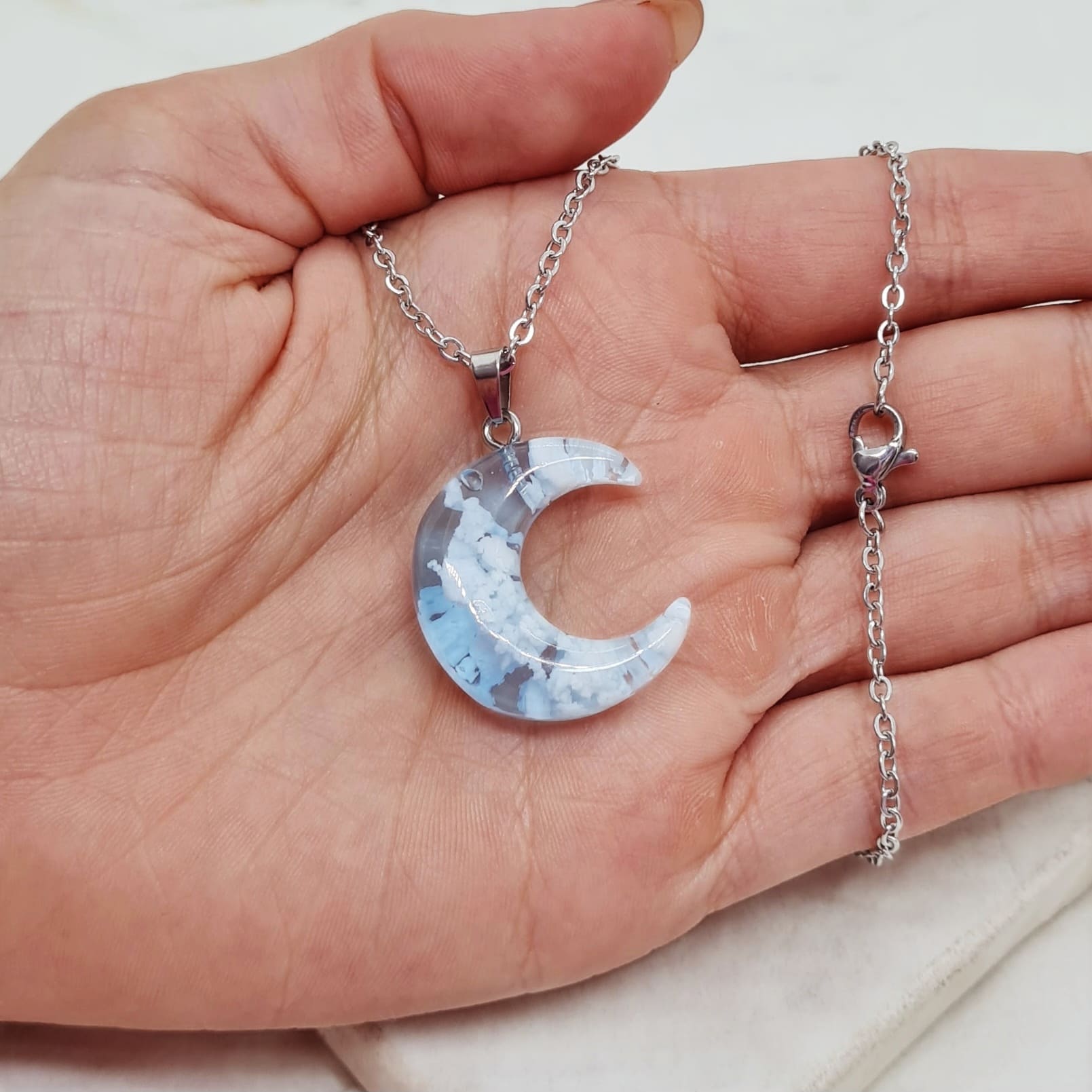 Imagen de producto COLLAR CIELO FORMA LUNA - CELESTE