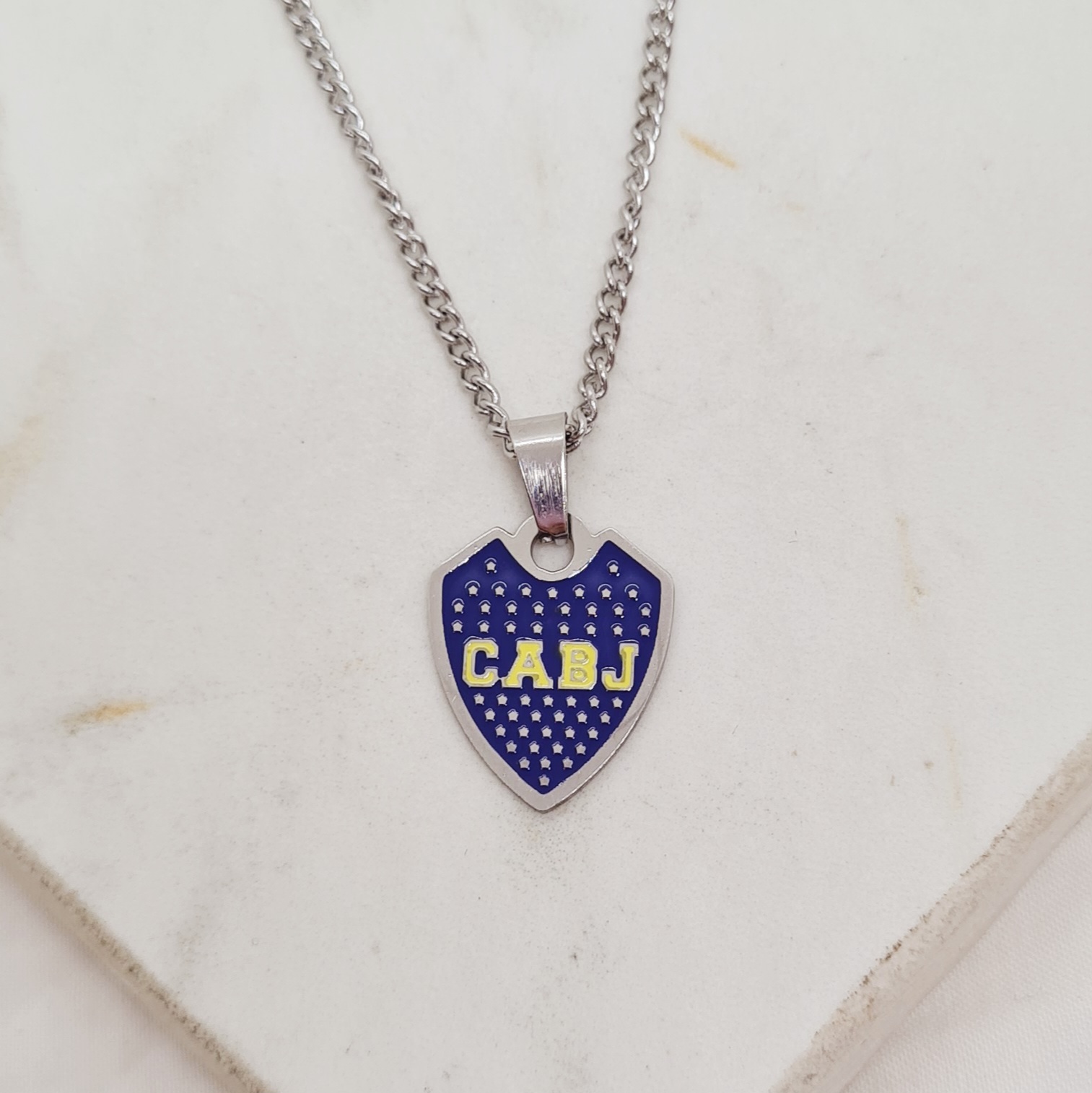 Imagen de producto COLLAR ESCUDO DE BOCA ESMALTADO