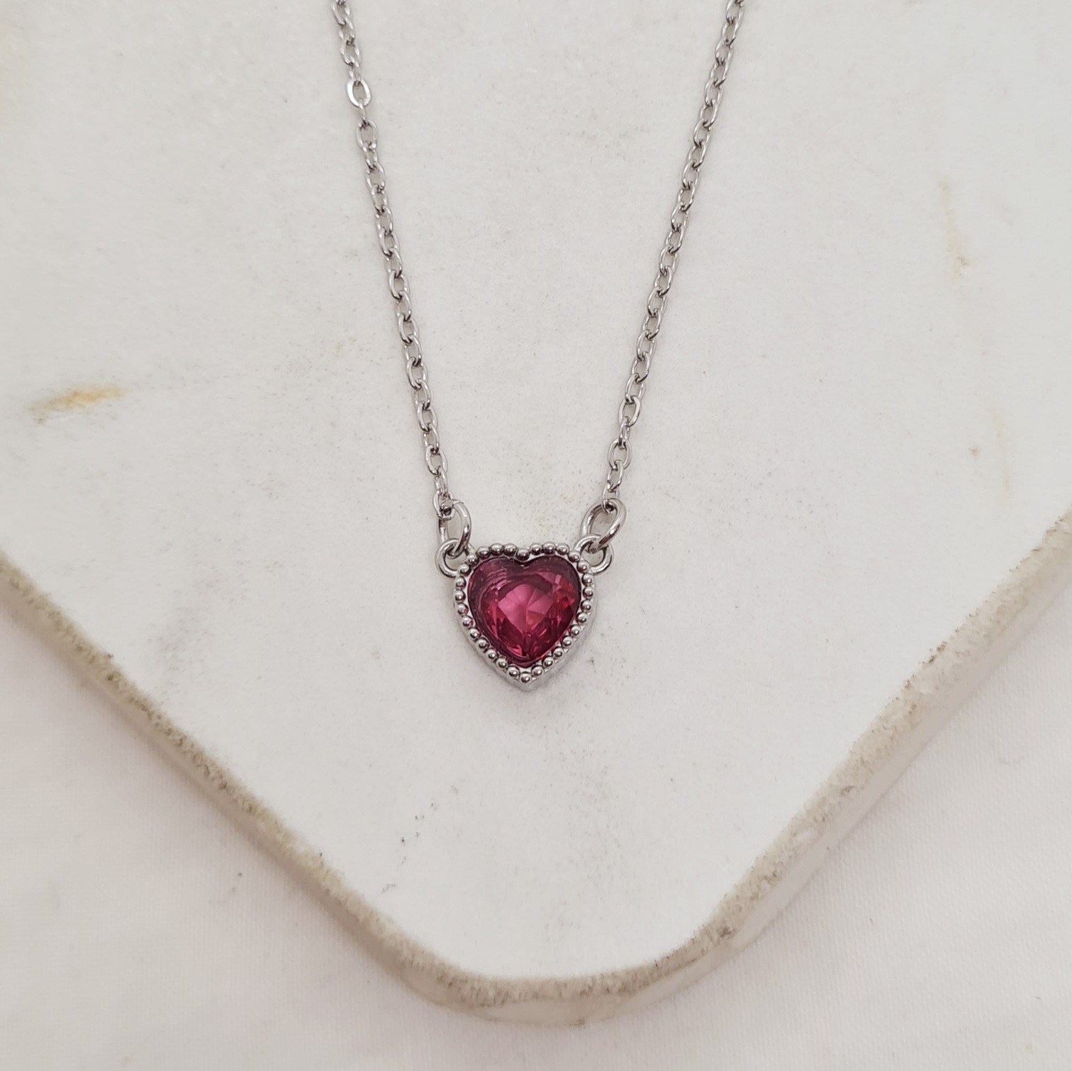 Imagen de producto COLLAR ENGARZADO - CORAZON FUCSIA