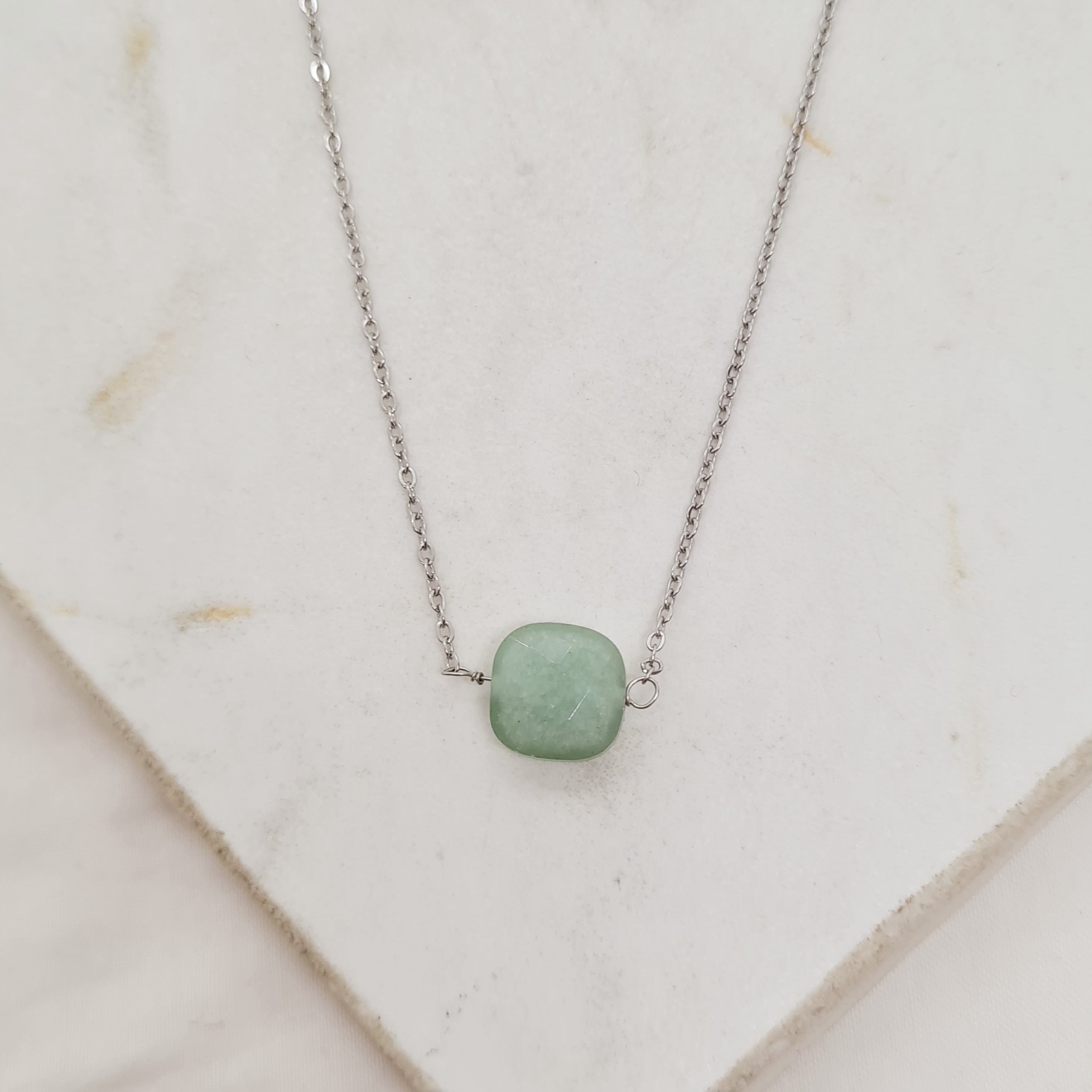 Imagen de producto COLLAR CON PIEDRA ENGARZADA - CUARZO VERDE