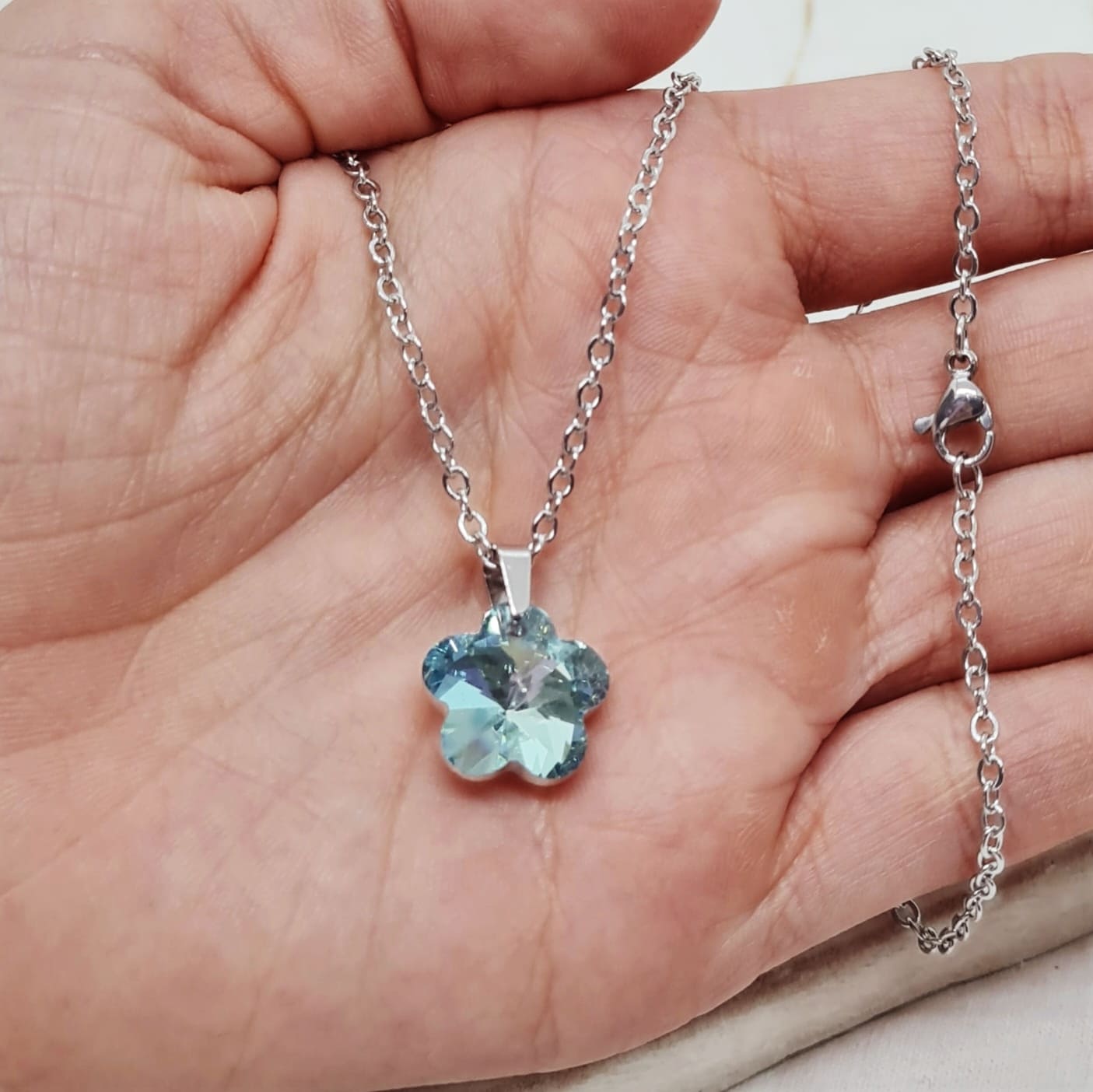 Imagen de producto COLLAR CON DIJE CRISTAL CHICO - FLOR CELESTE