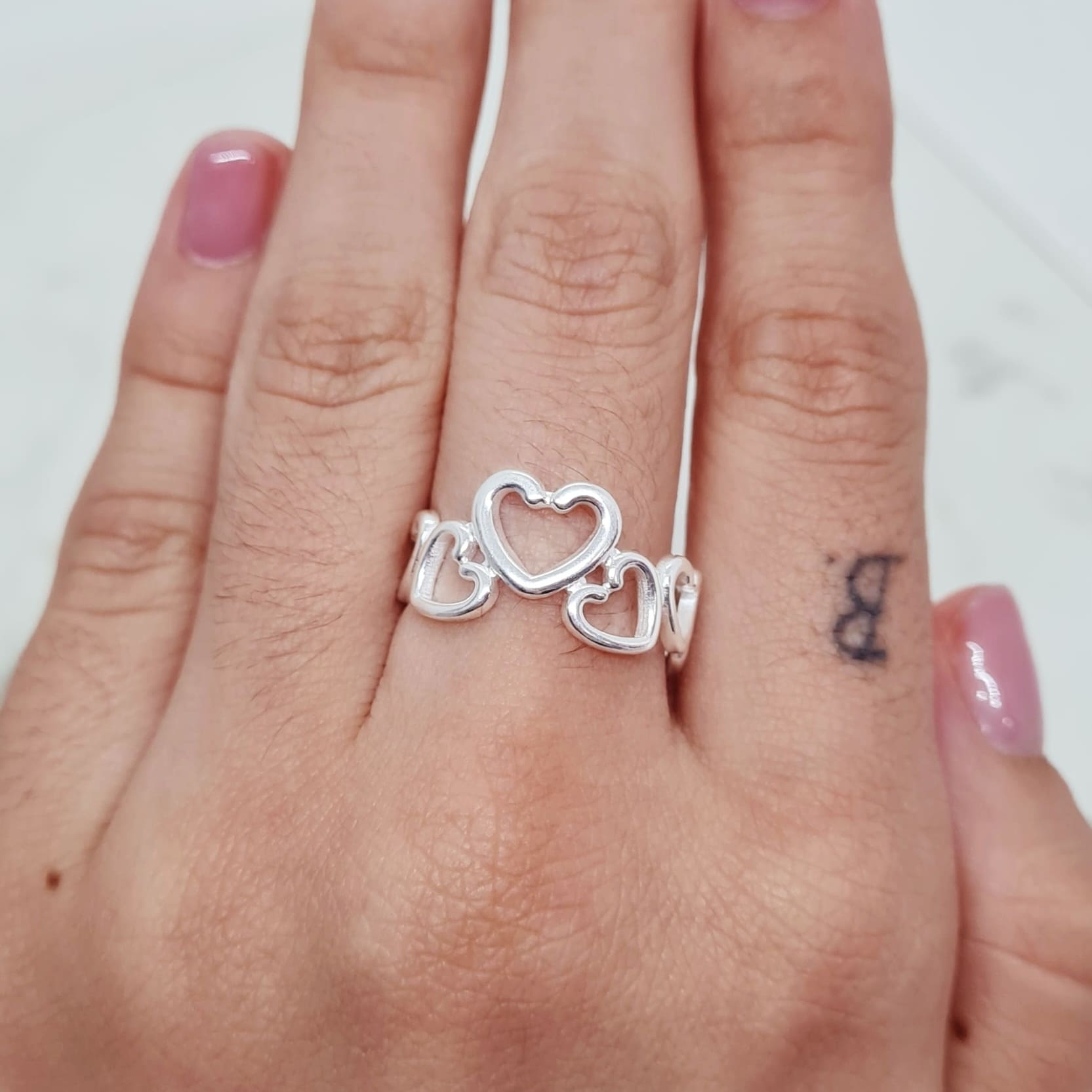 Imagen de producto ANILLO ACERO BLANCO MACIZO - CORAZONES VERTICALES Y HORIZONTALES