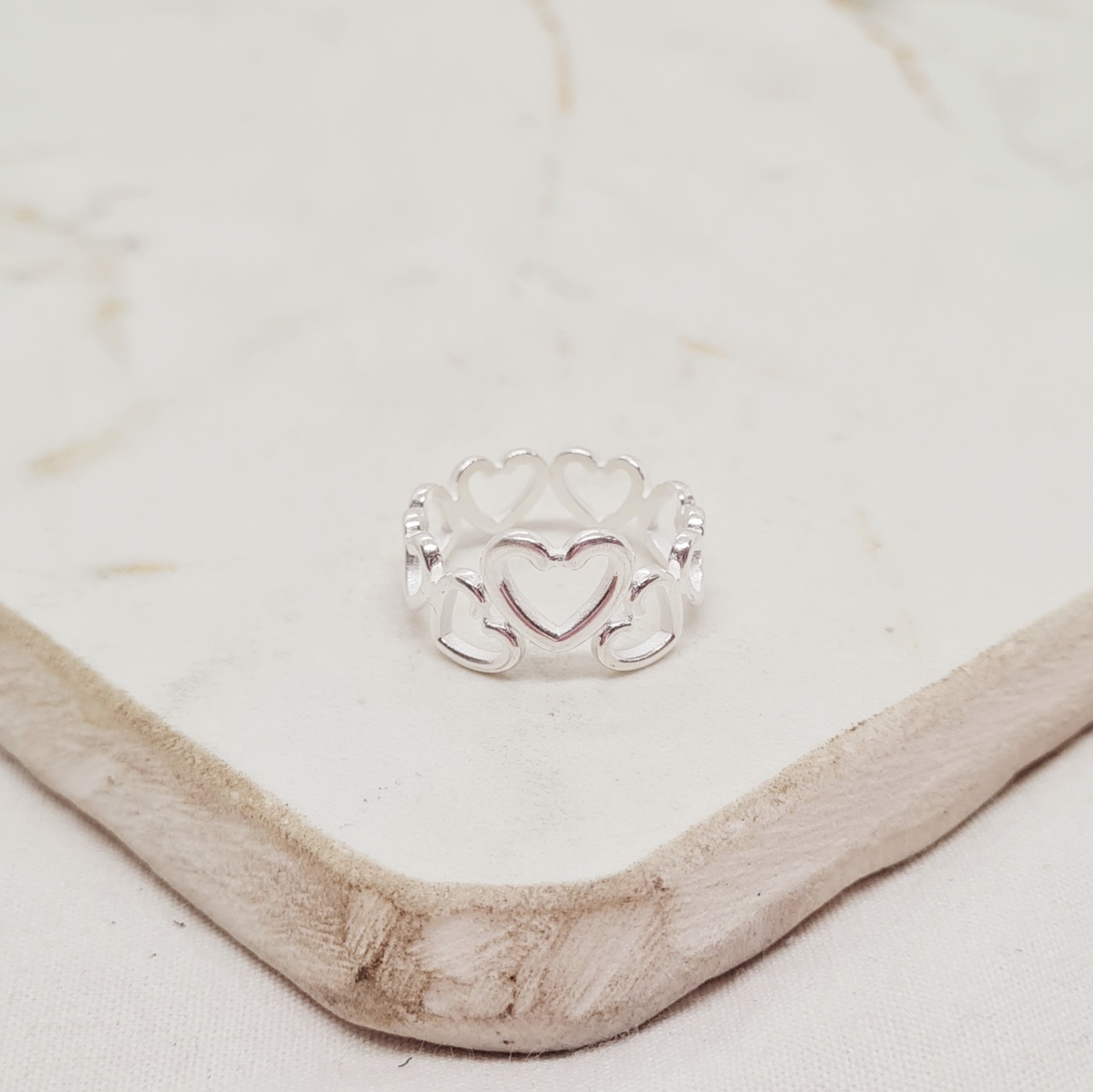 Imagen de producto ANILLO ACERO BLANCO MACIZO - CORAZONES VERTICALES Y HORIZONTALES