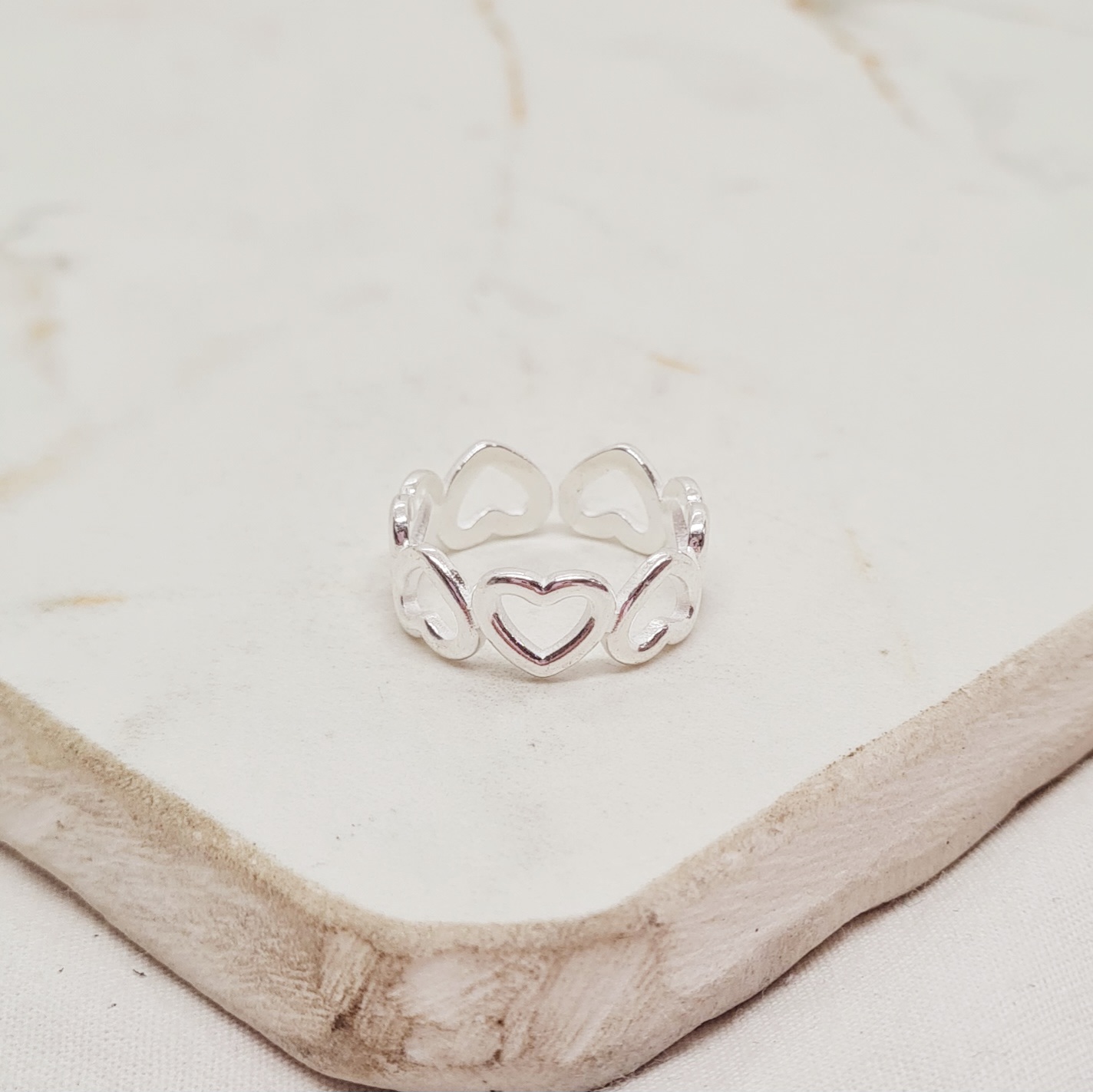 Imagen de producto ANILLO ACERO BLANCO MACIZO - CORAZONES CONTINUOS ARRIBA Y ABAJO