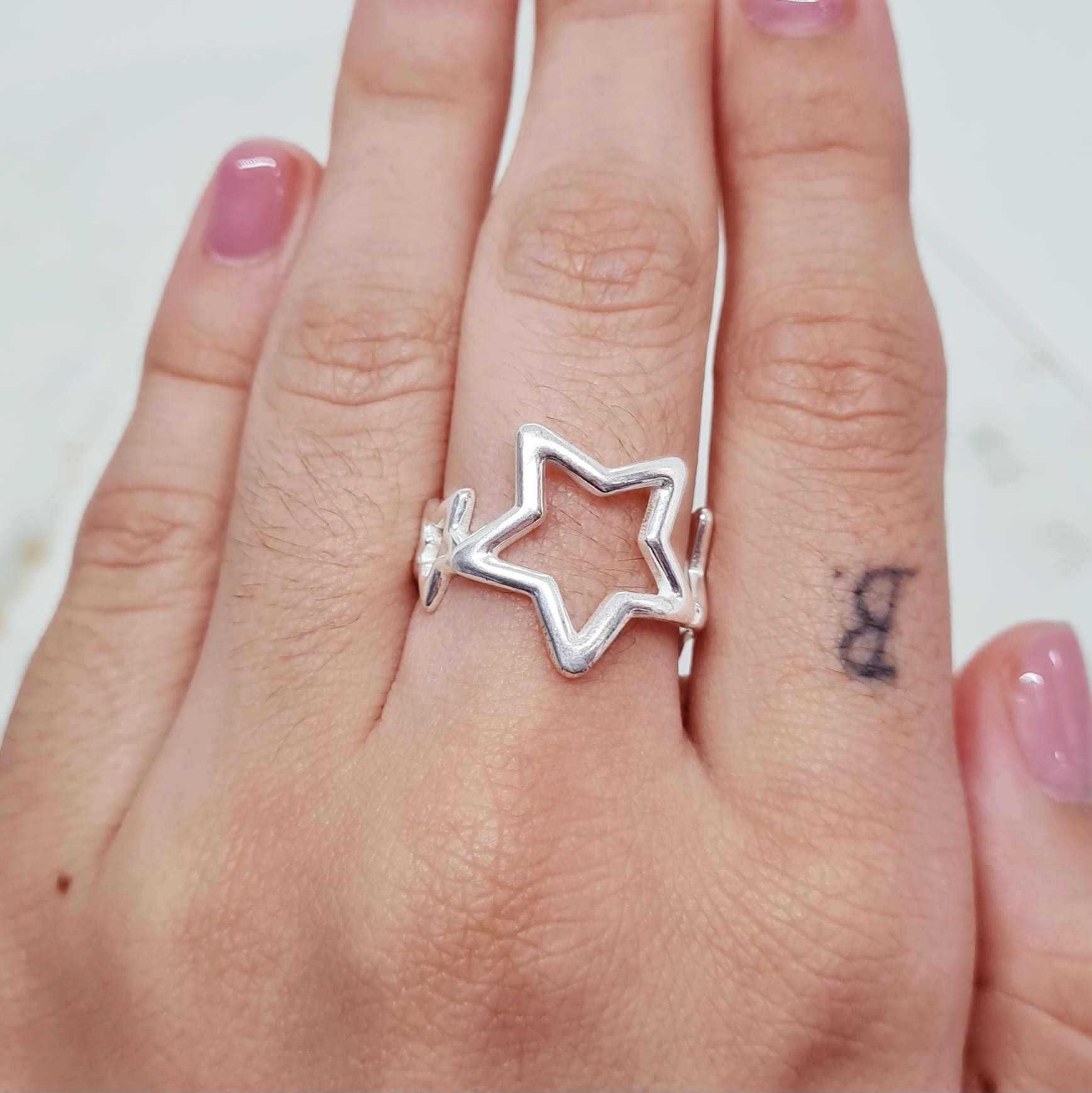 Imagen de producto ANILLO ACERO BLANCO MACIZO - ESTRELLAS CALADAS GRANDES Y CHICAS