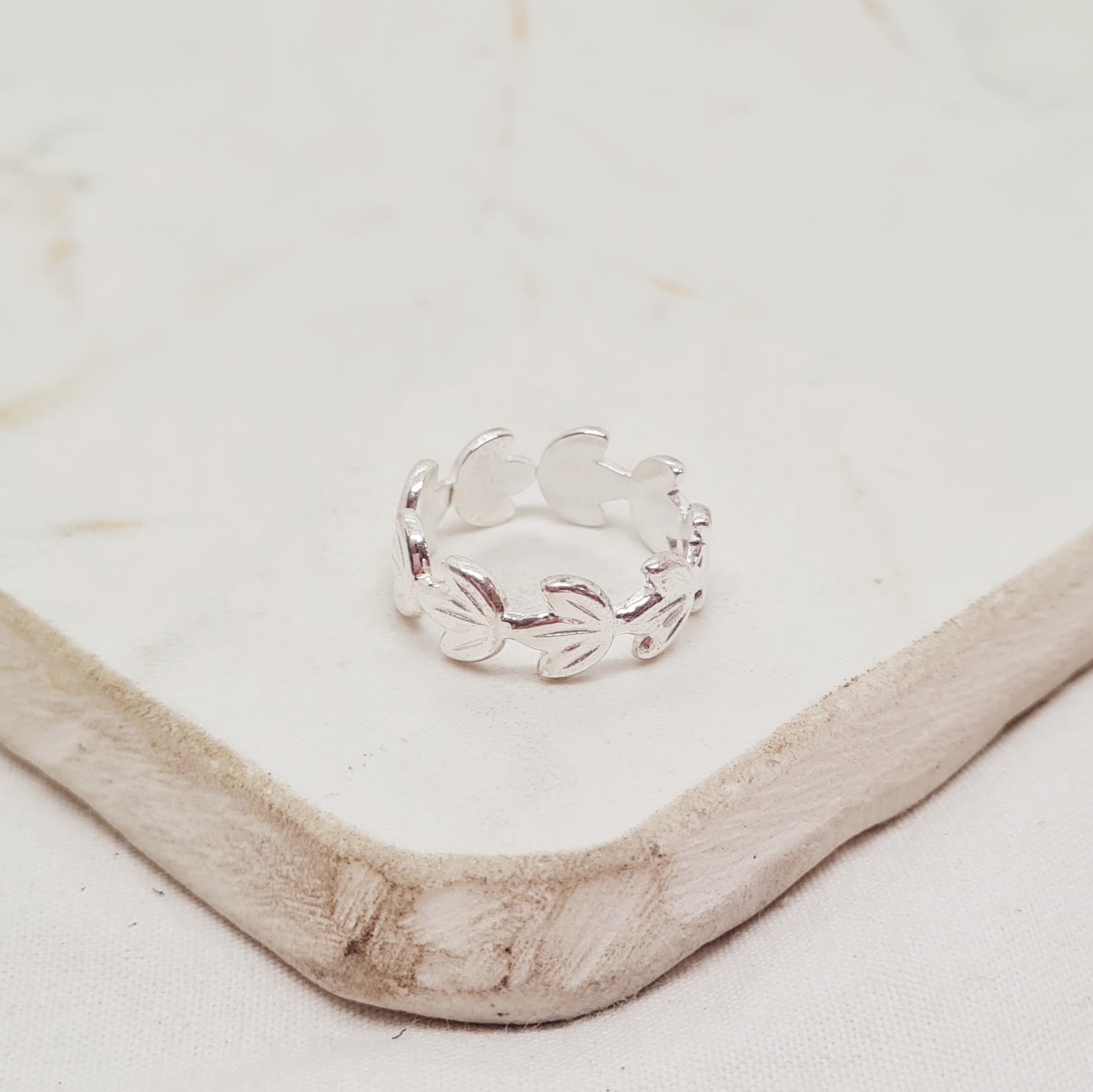Imagen de producto ANILLO ACERO BLANCO MACIZO - HOJAS