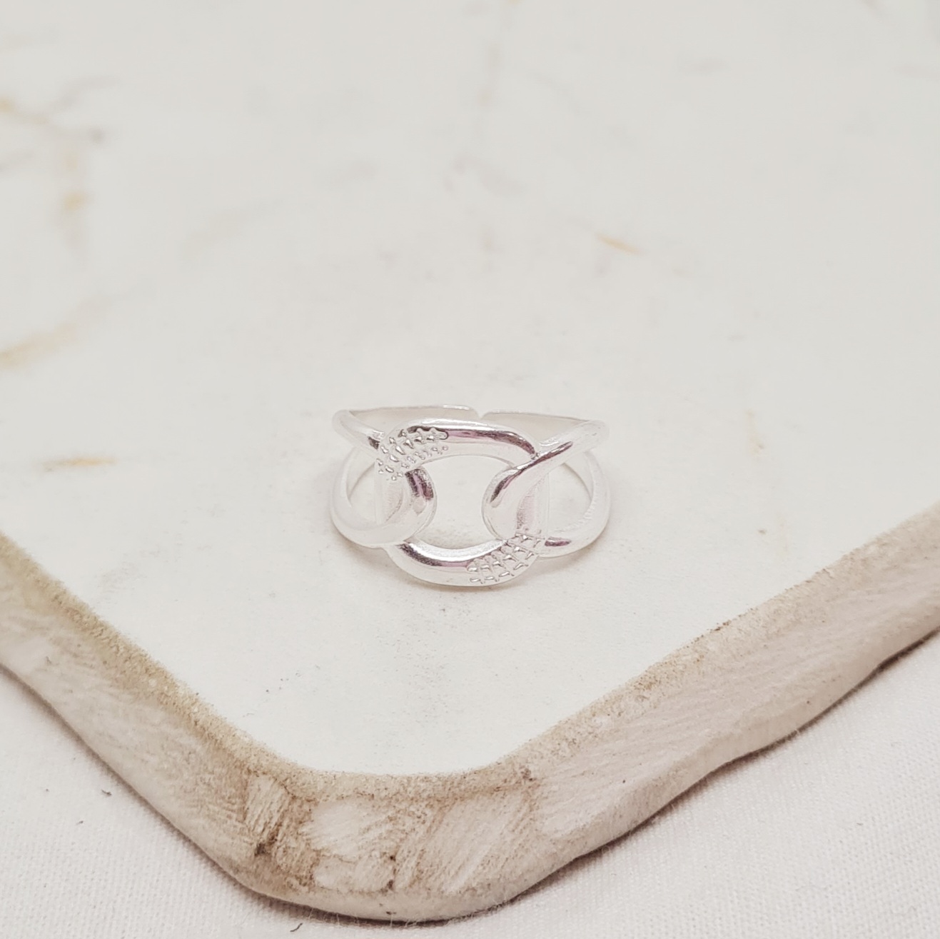 Imagen de producto ANILLO ACERO BLANCO MACIZO - ESLABONES LABRADOS
