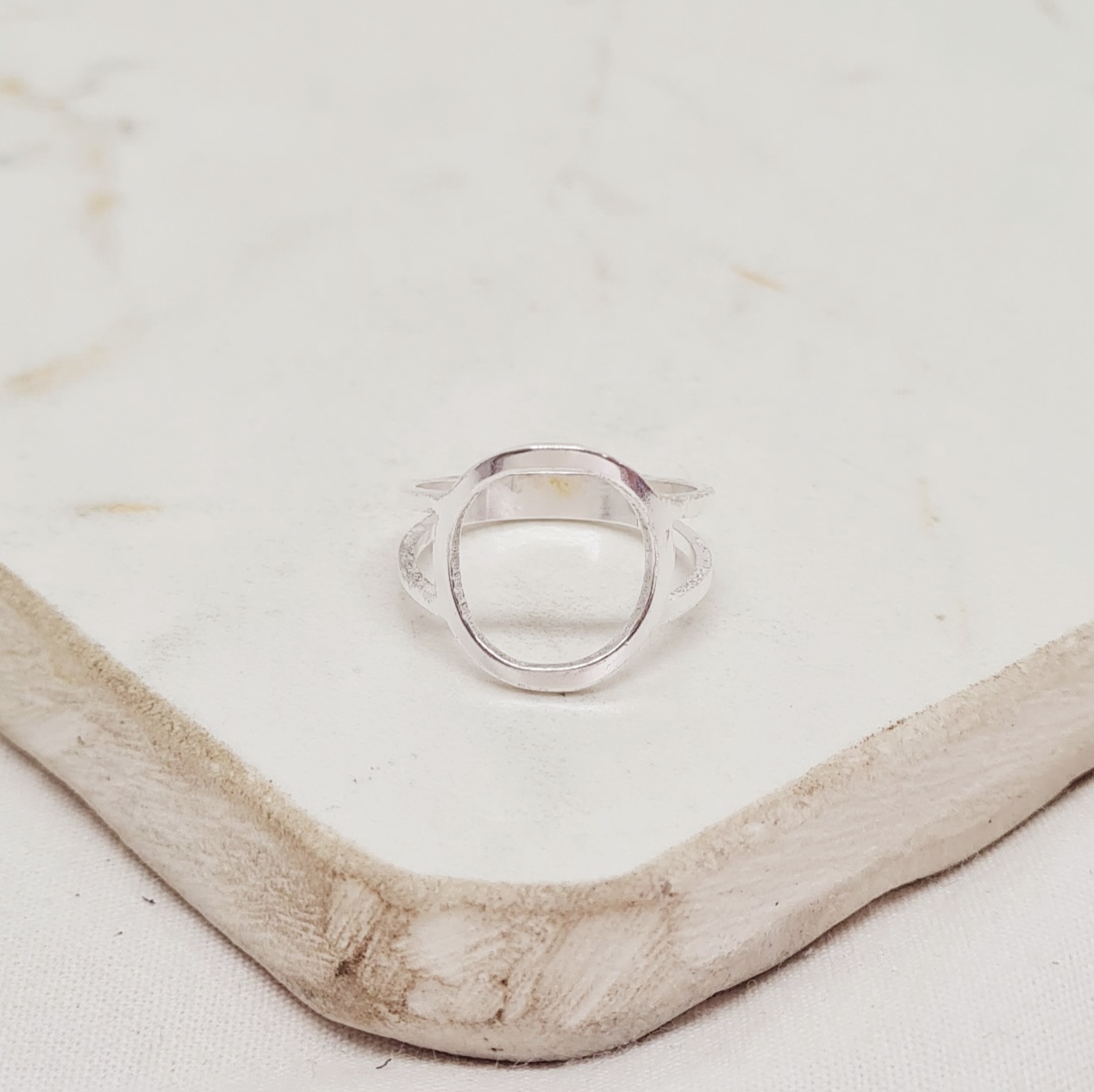 Imagen de producto ANILLO ACERO BLANCO DOBLE LINEA - OVALADO