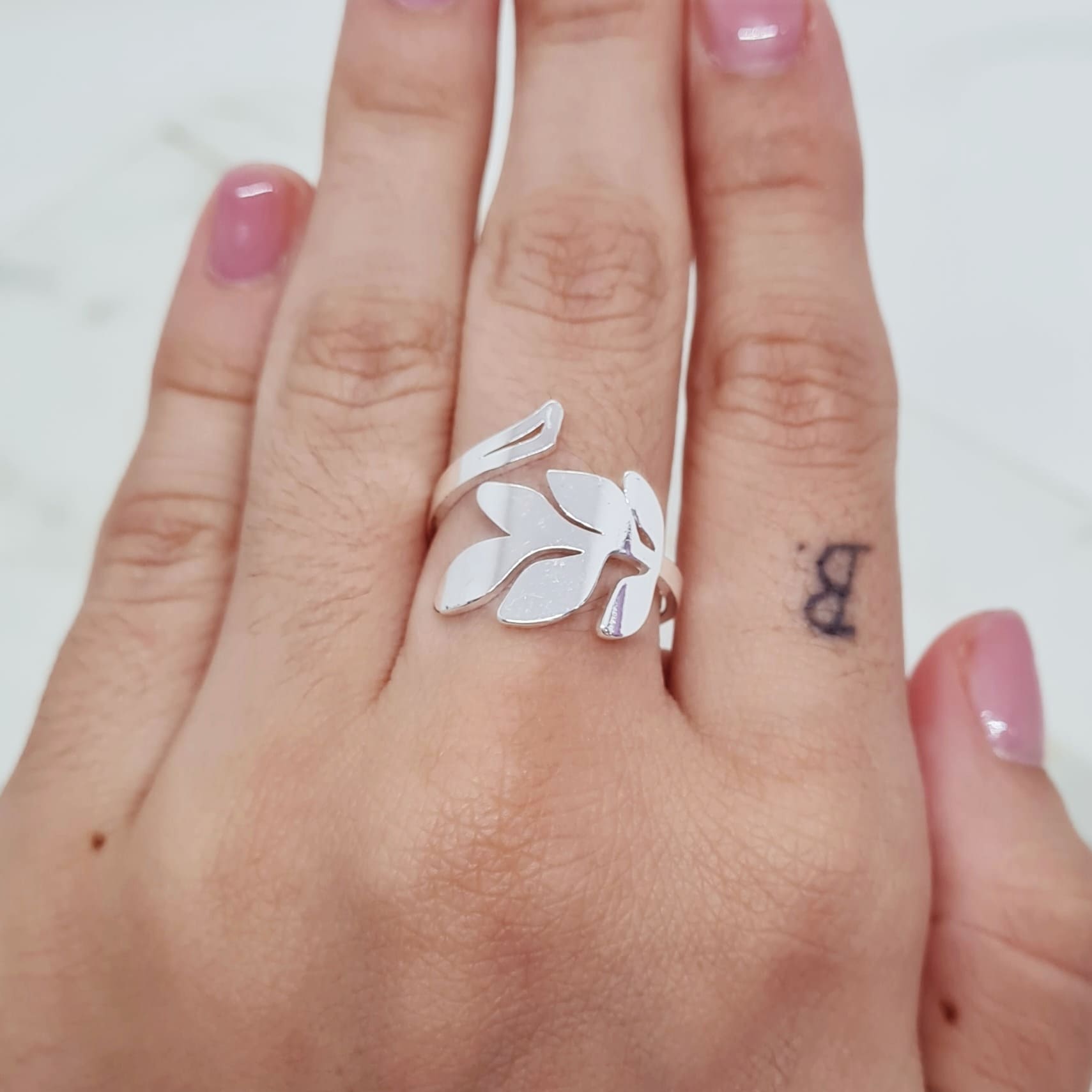 Imagen de producto ANILLO ACERO BLANCO - LAUREL Y LINEA CRUZADO