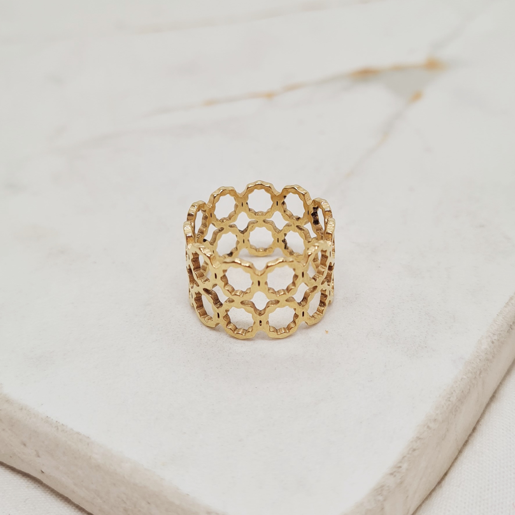 Imagen de producto ANILLO ACERO DORADO - DOBLE HILERA CIRCULOS