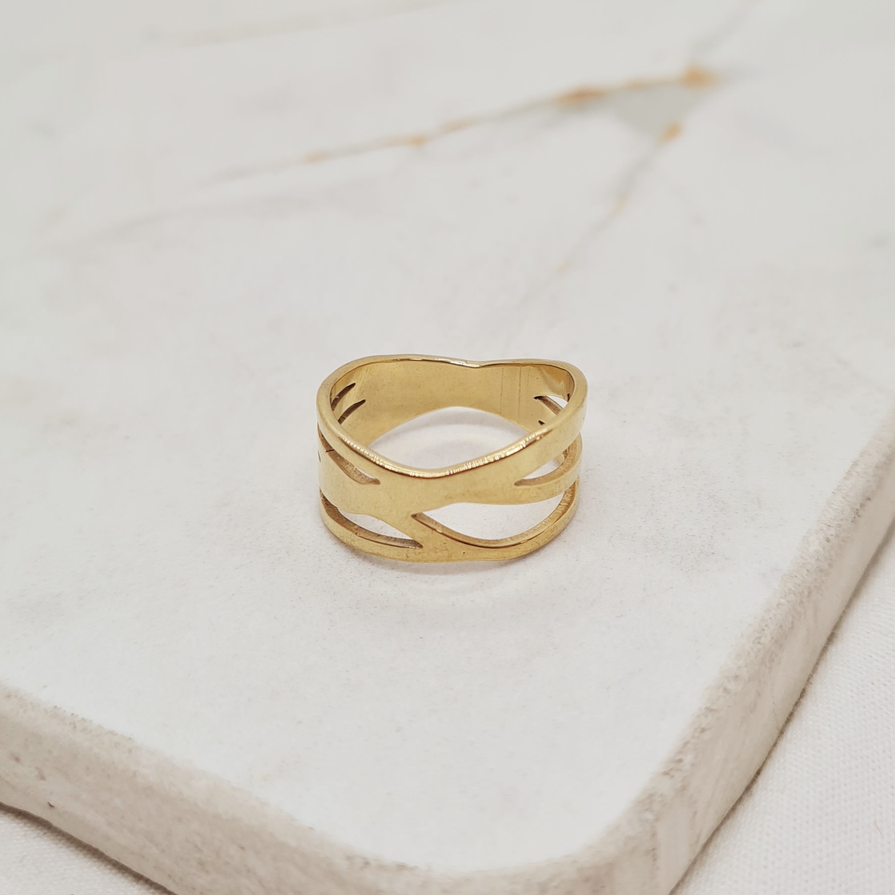 Imagen de producto ANILLO ACERO DORADO - 3 LINEAS