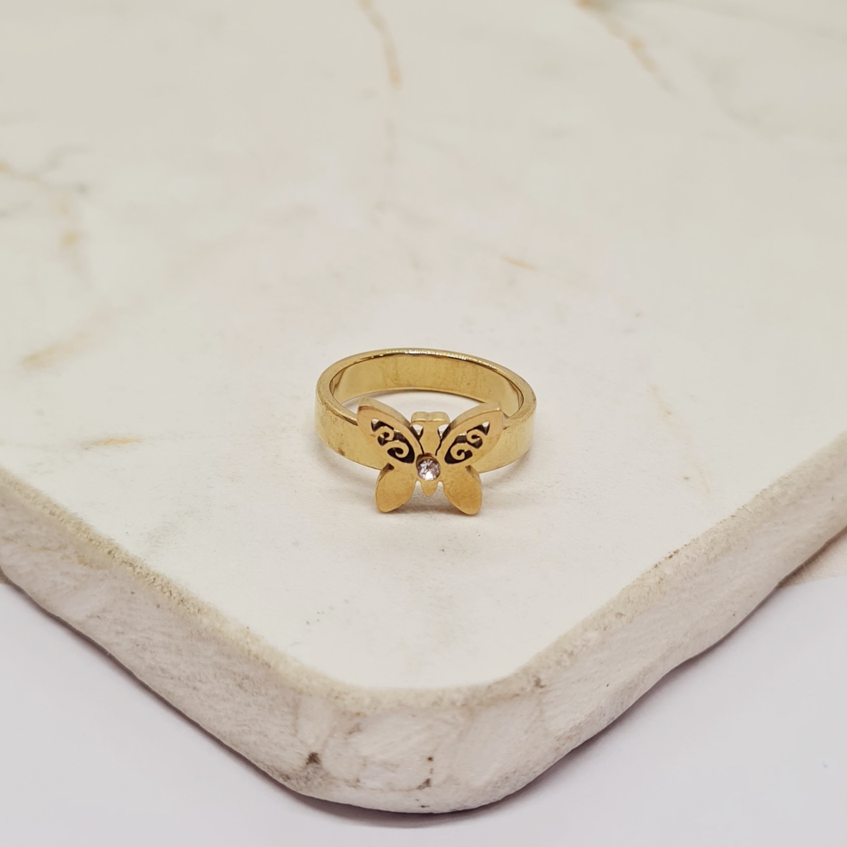 Imagen de producto ANILLO ACERO DORADO CON FORMA Y STRASS BLANCO - MARIPOSA