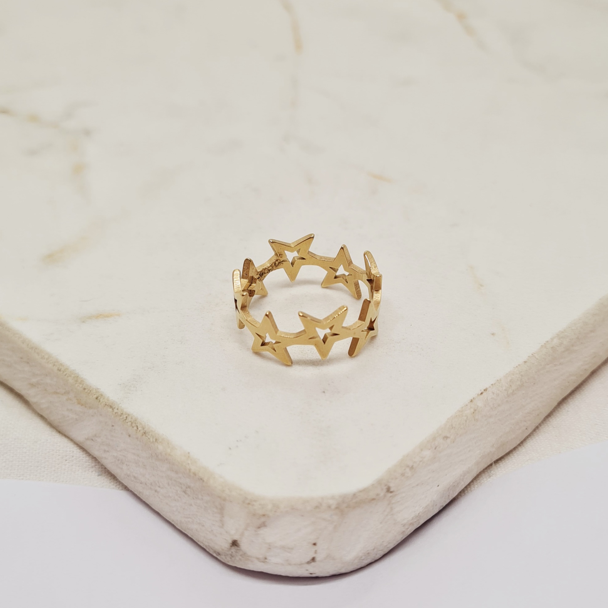 Imagen de producto ANILLO ACERO DORADO - ESTRELLAS CONTINUAS CALADAS GRANDES