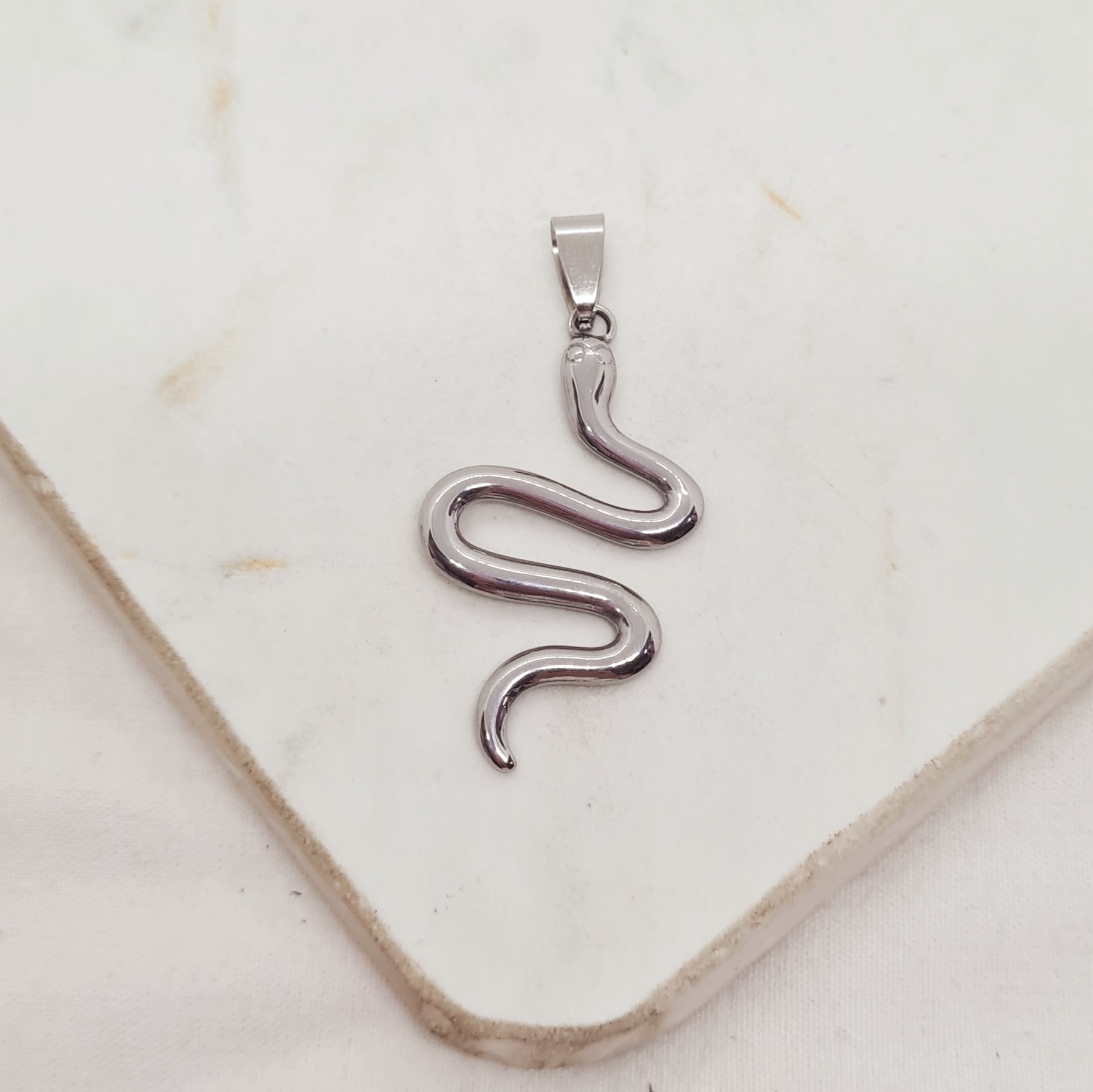 Imagen de producto DIJE MACIZO - SERPIENTE