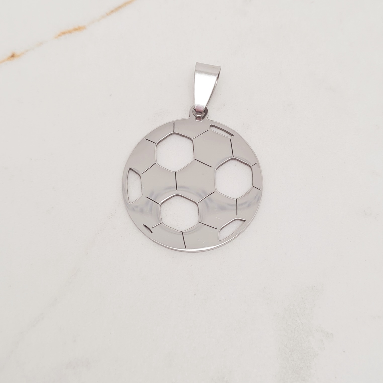 Imagen de producto DIJE PELOTA DE FUTBOL CALADA