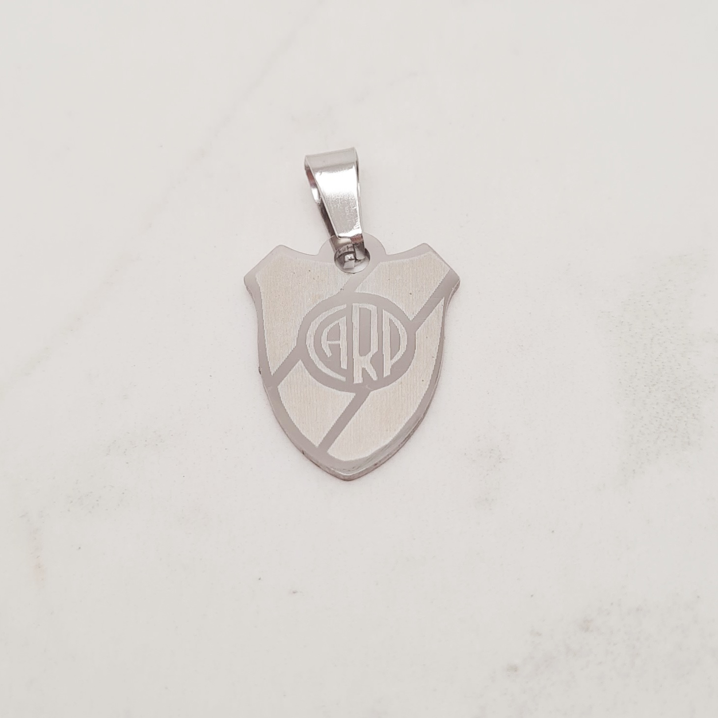 Imagen de producto DIJE ESCUDO DE RIVER