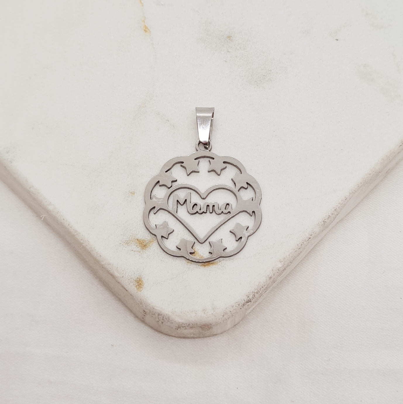 Imagen de producto DIJE MAMA EN CORAZON CON ESTRELLAS