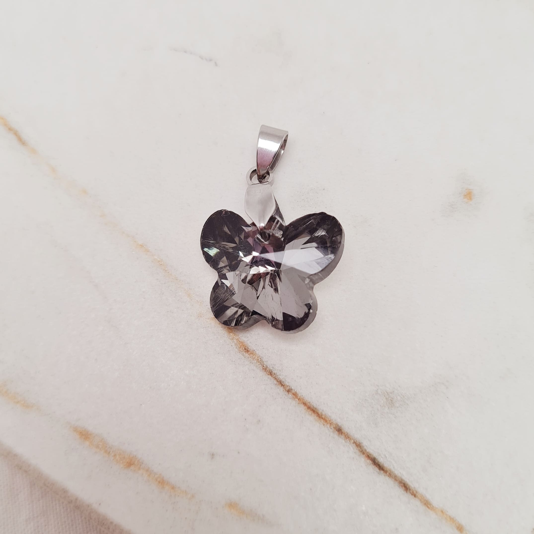 Imagen de producto DIJE DE CRISTAL - MARIPOSA NEGRA
