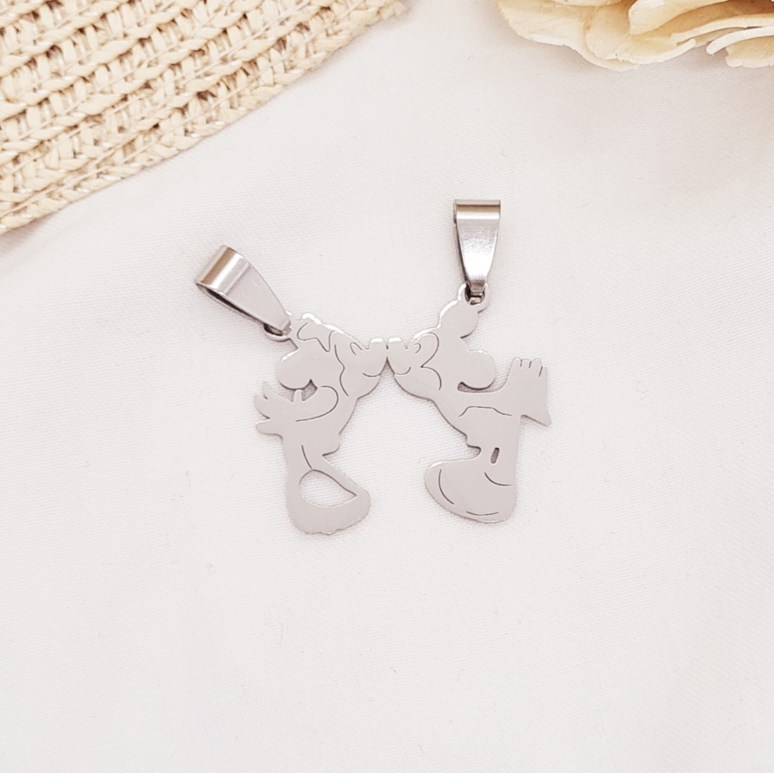 Imagen de producto DIJE PARA PARTIR X2 MINNIE Y MICKEY