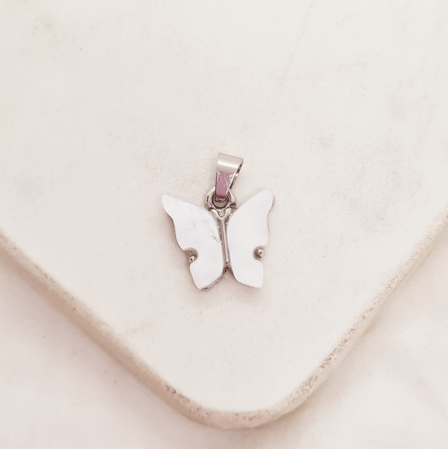 Imagen de producto DIJE MARIPOSA - BLANCA